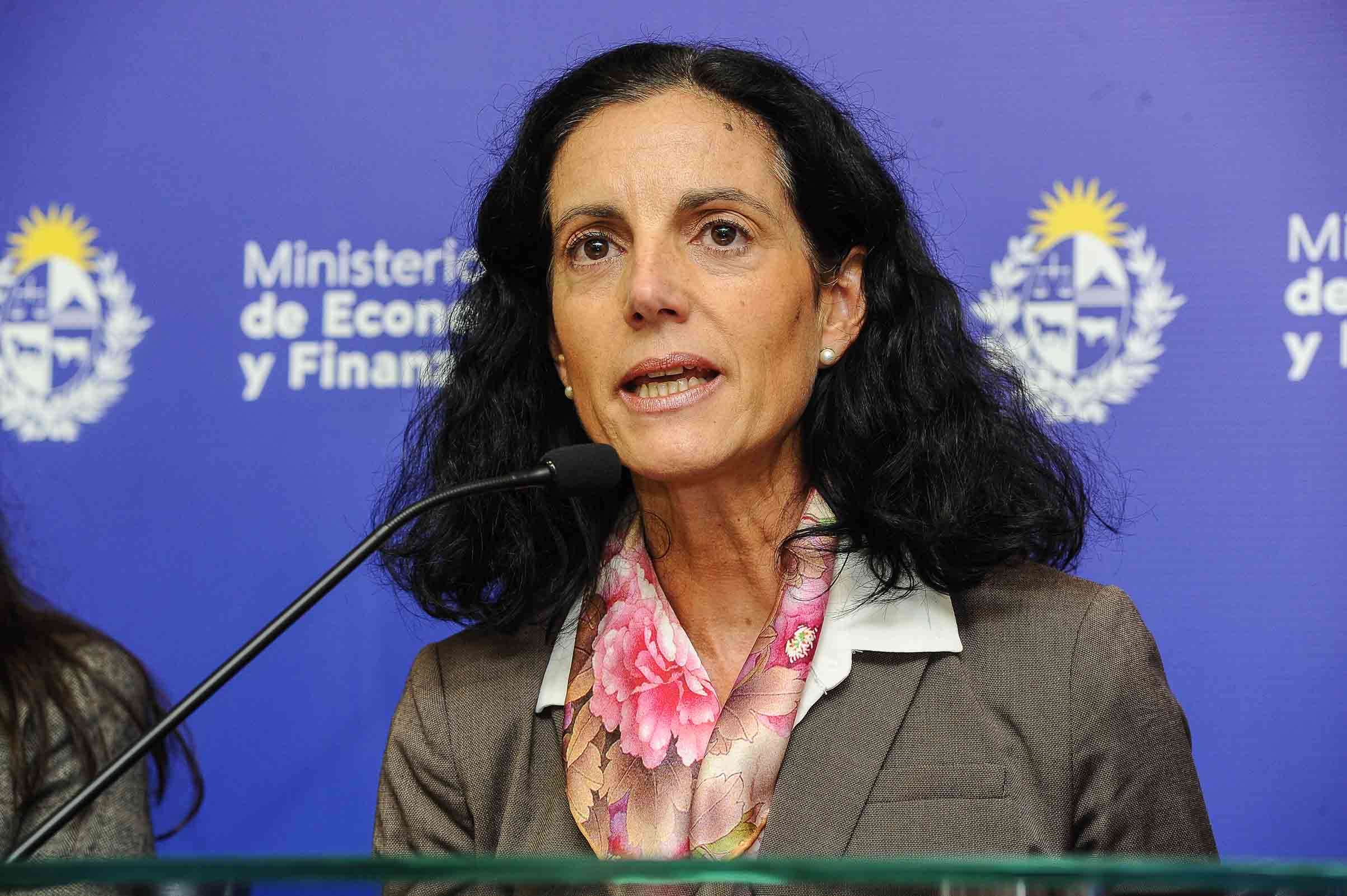 Ministra de Economía y Finanzas, Azucena Arbeleche, encabezó conferencia de prensa