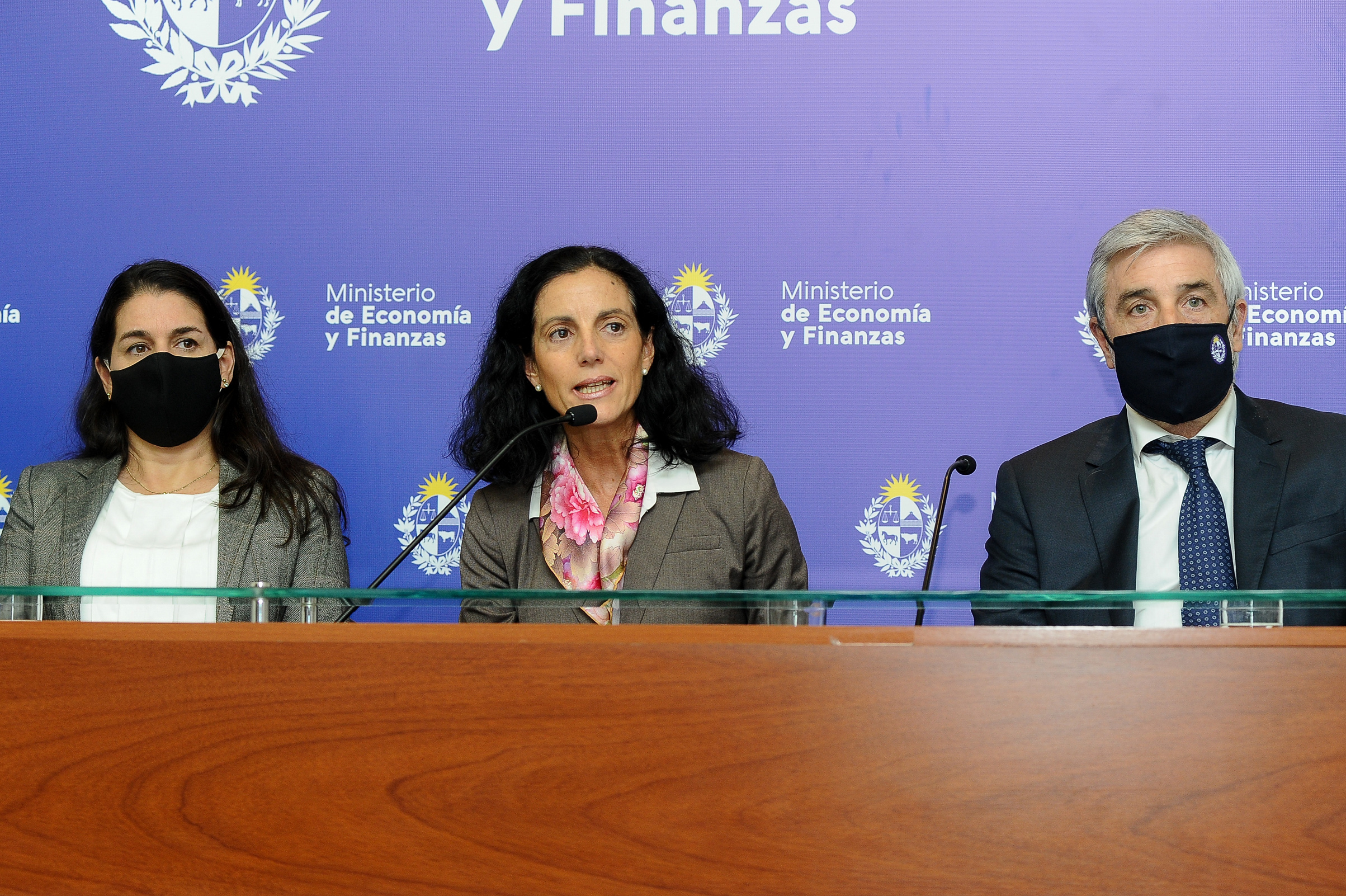 Ministra de Economía y Finanzas, Azucena Arbeleche, encabezó conferencia de prensa