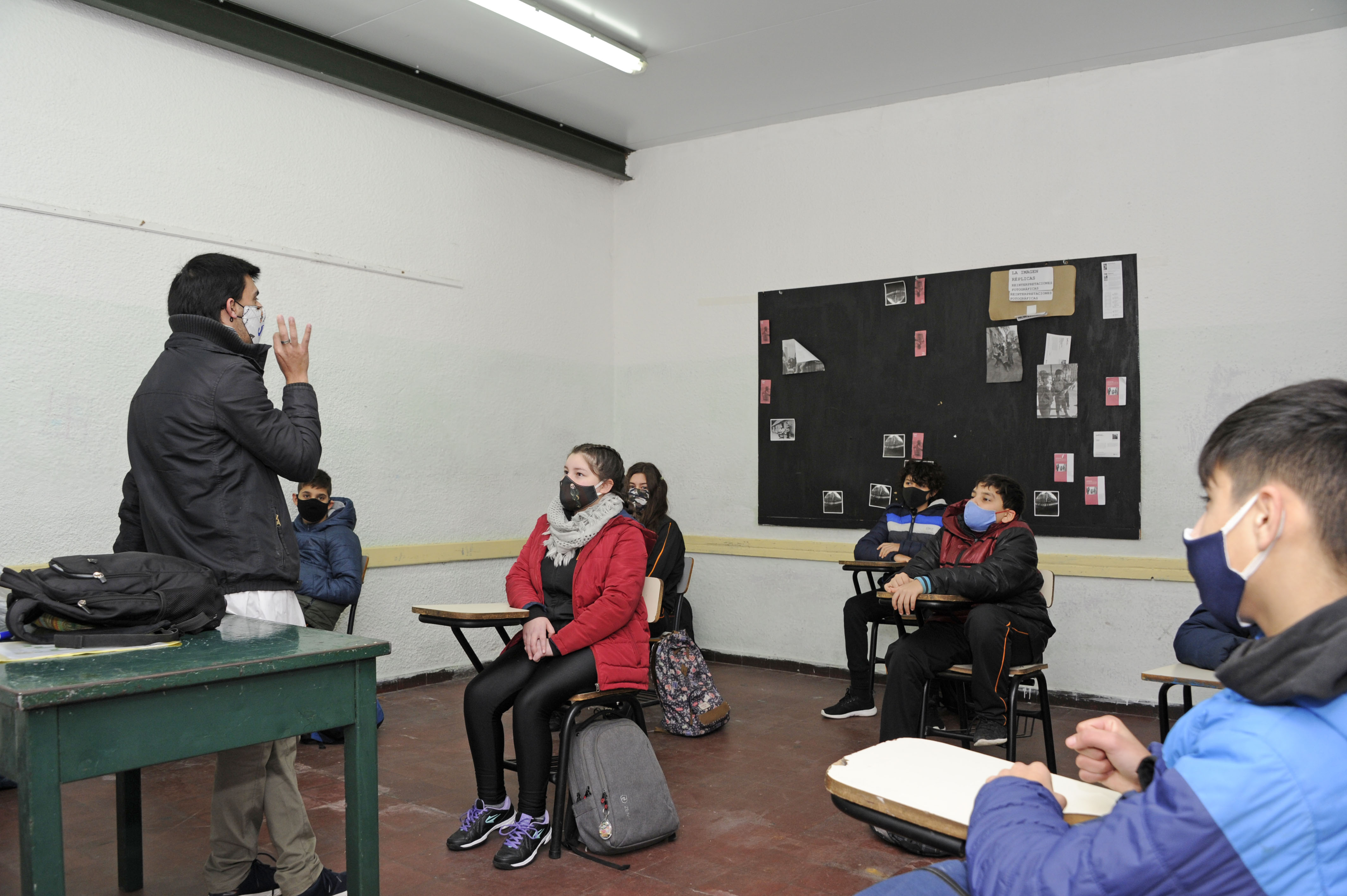 Presidente del Codicen, Robert Silva, y autoridades de ANEP visitaron el liceo n.° 21, Abrazo del Monzón