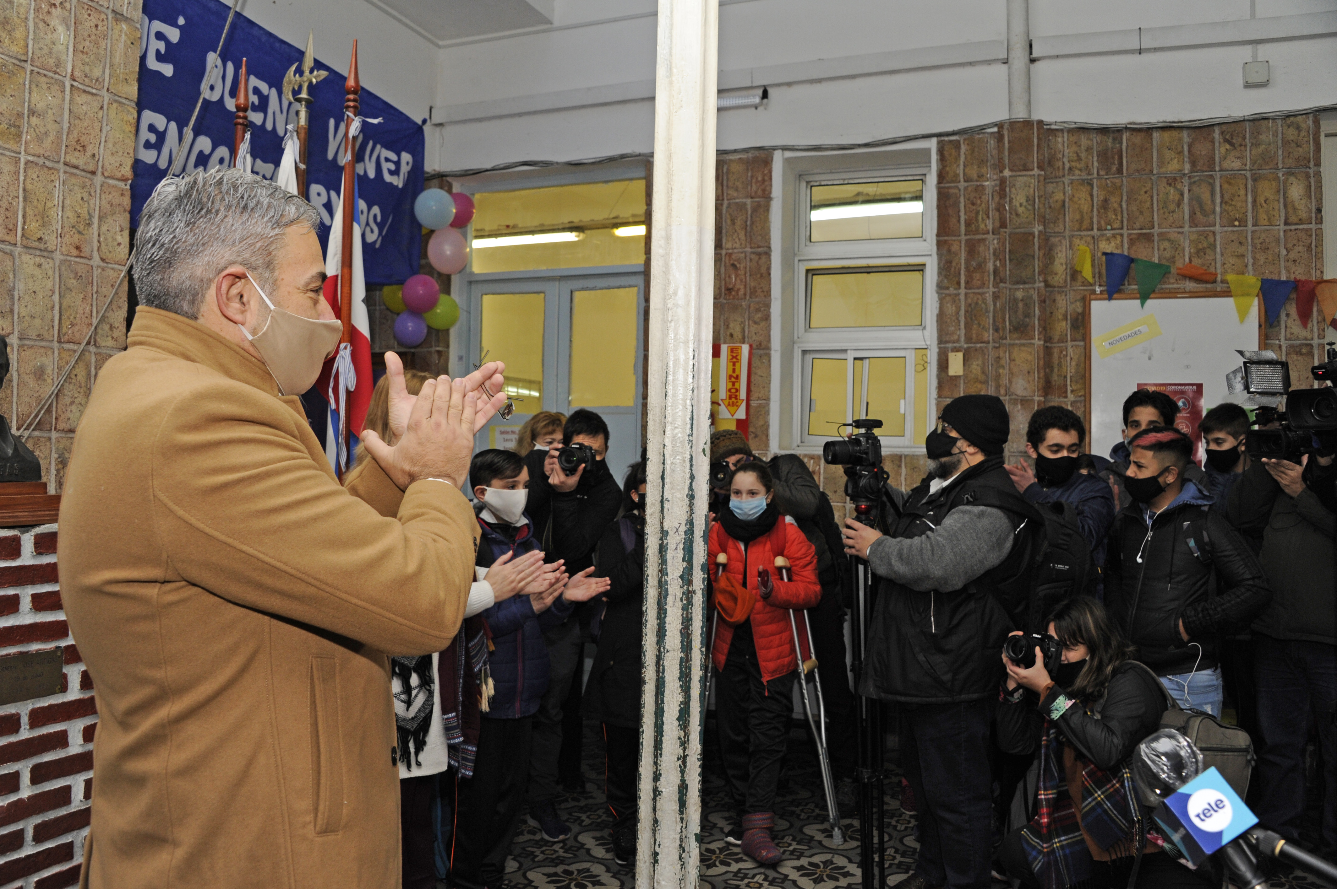 Presidente del Codicen, Robert Silva, y autoridades de ANEP visitaron el liceo n.° 21, Abrazo del Monzón