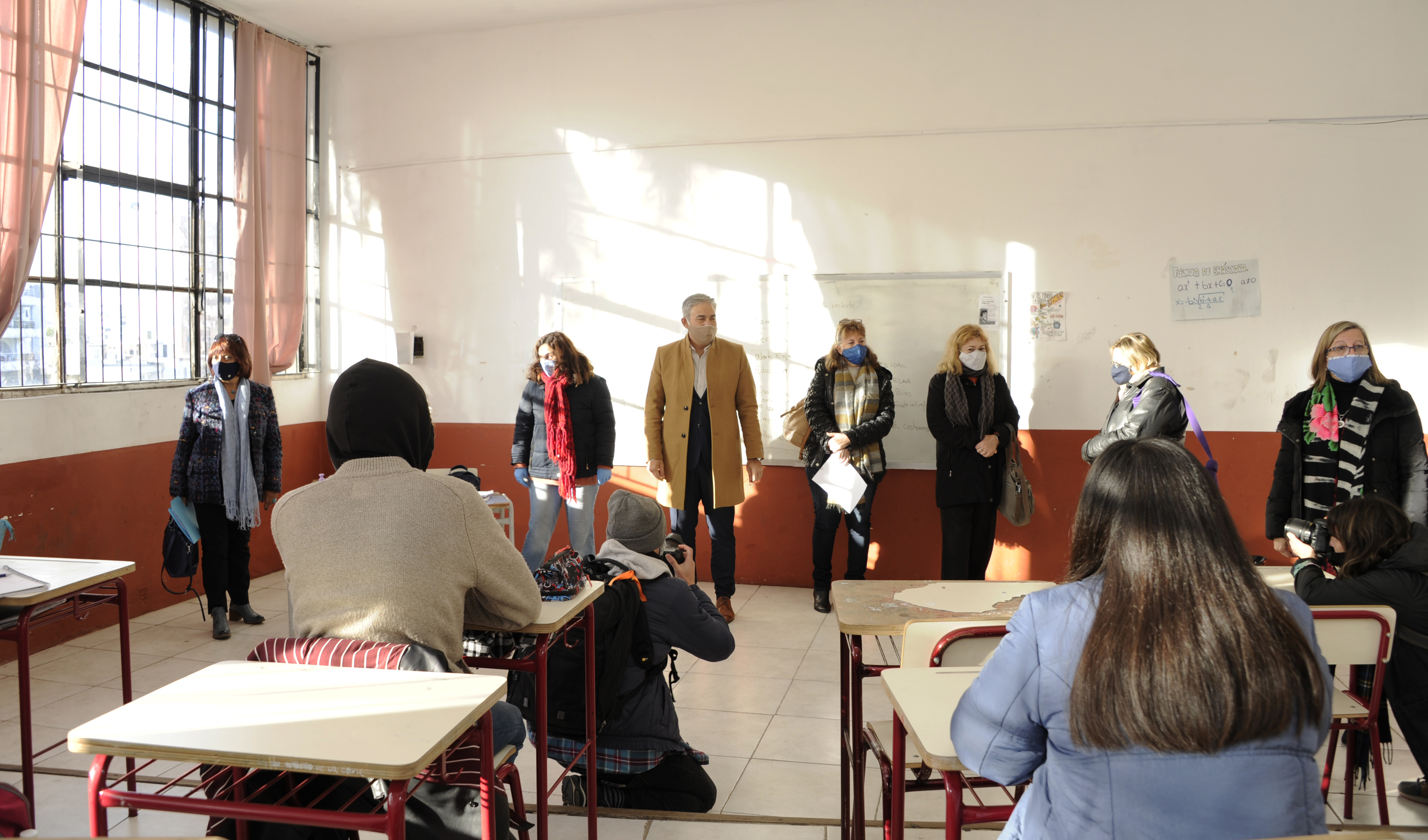 Presidente del Codicen, Robert Silva, y autoridades de ANEP visitaron el liceo n.° 3, Dámaso Antonio Larrañaga