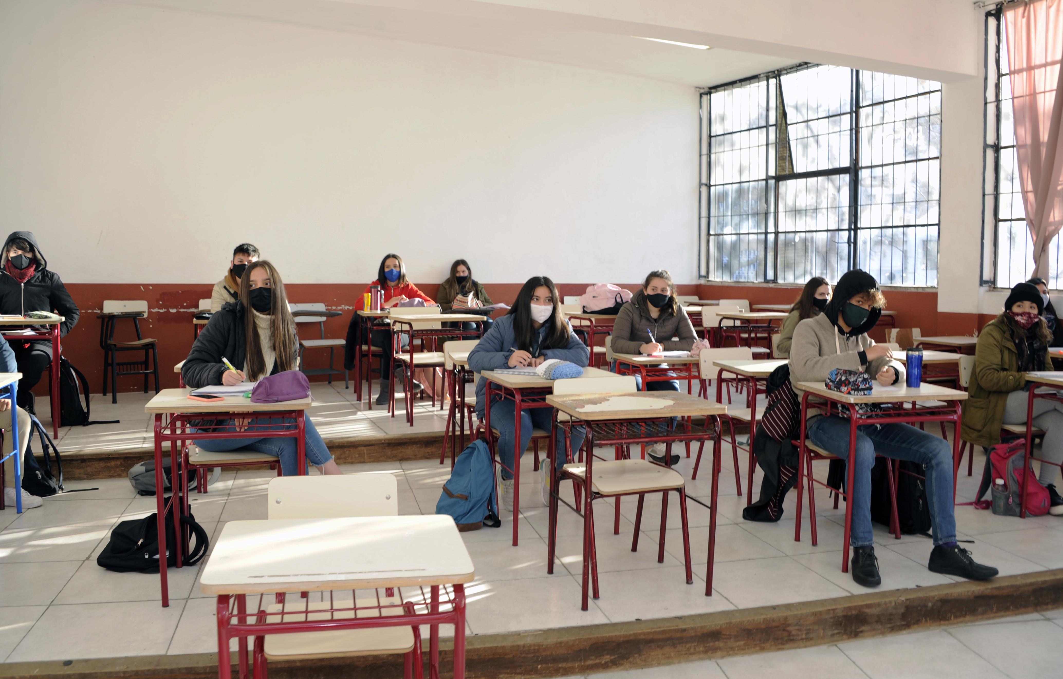 Presidente del Codicen, Robert Silva, y autoridades de ANEP visitaron el liceo n.° 3, Dámaso Antonio Larrañaga