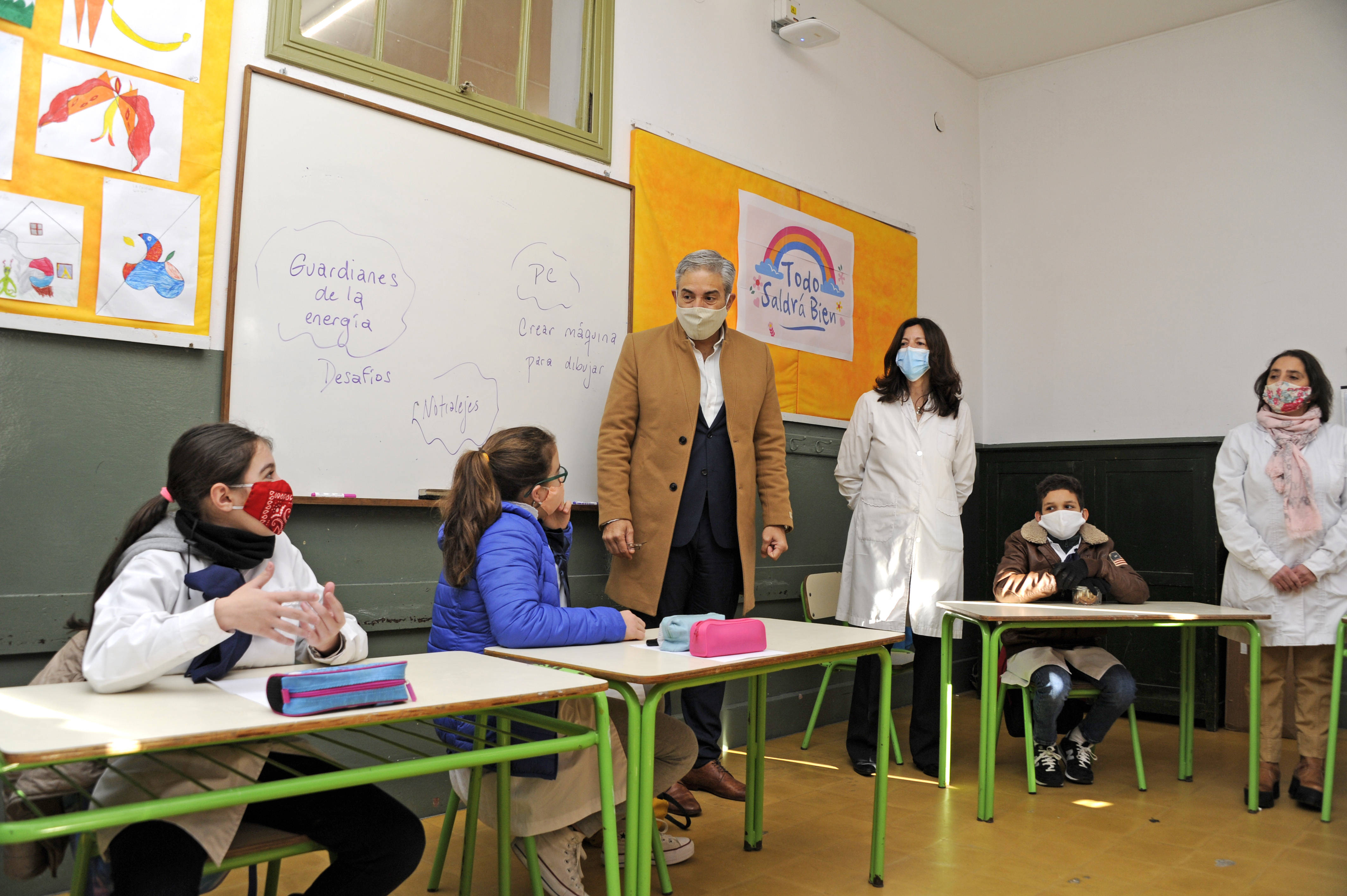 Presidente del Codicen, Robert Silva, y autoridades de ANEP visitaron la escuela n.° 72, Japón