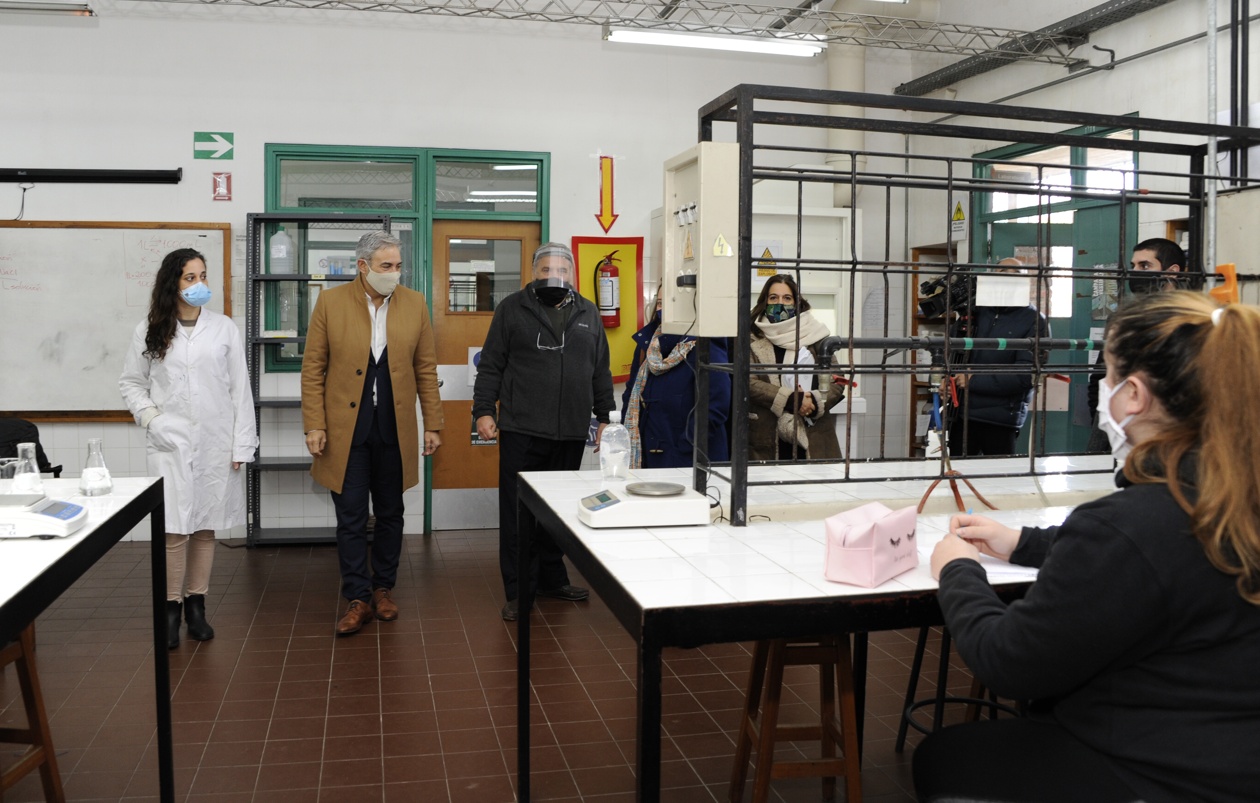Presidente del Codicen, Robert Silva, en el Instituto Tecnológico Superior Buceo y la Escuela Superior de Informática
