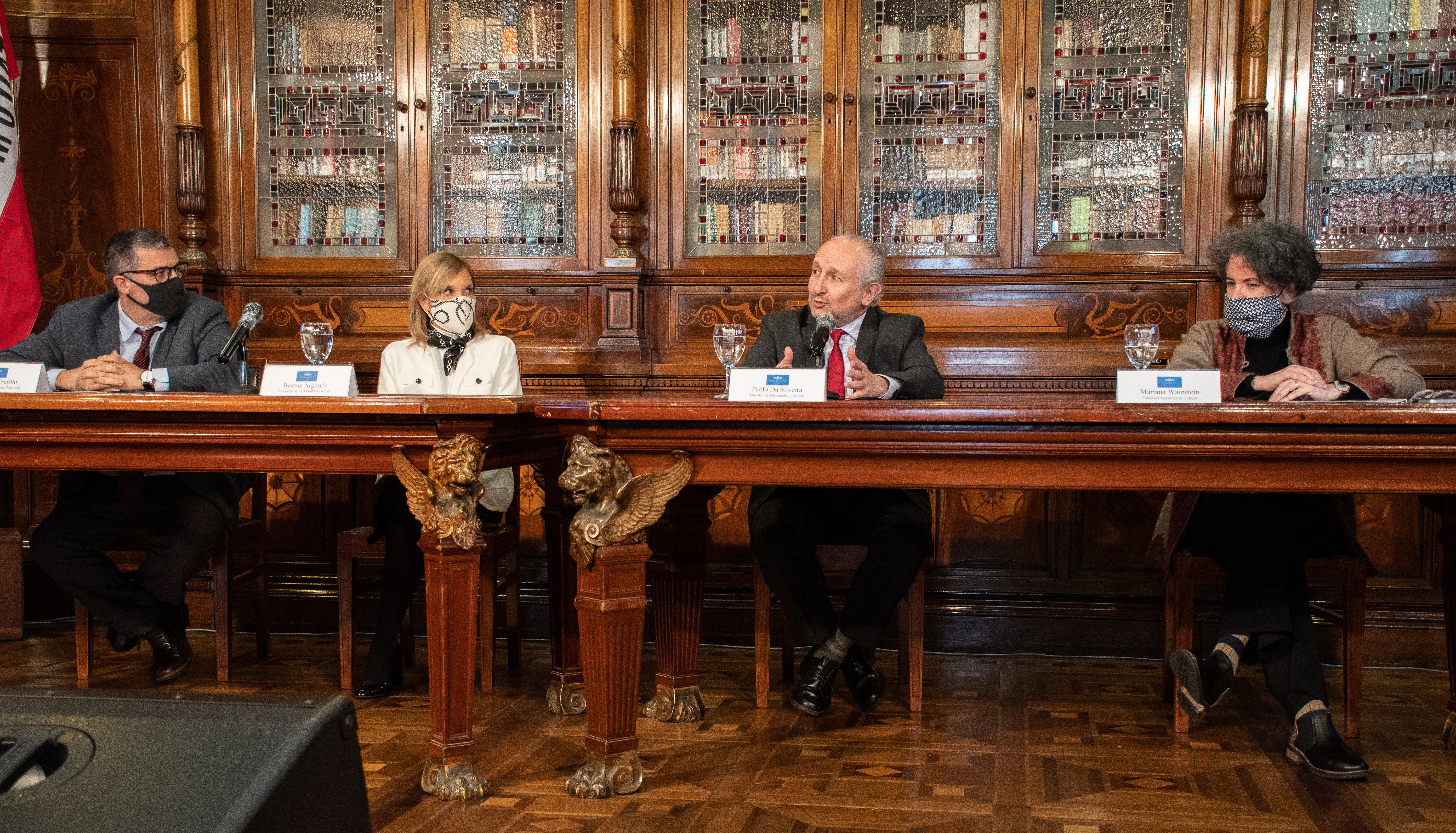Beatriz Argimón y Pablo da Silveira encabezan lanzamiento de homenajes en la biblioteca del Palacio Legislativo