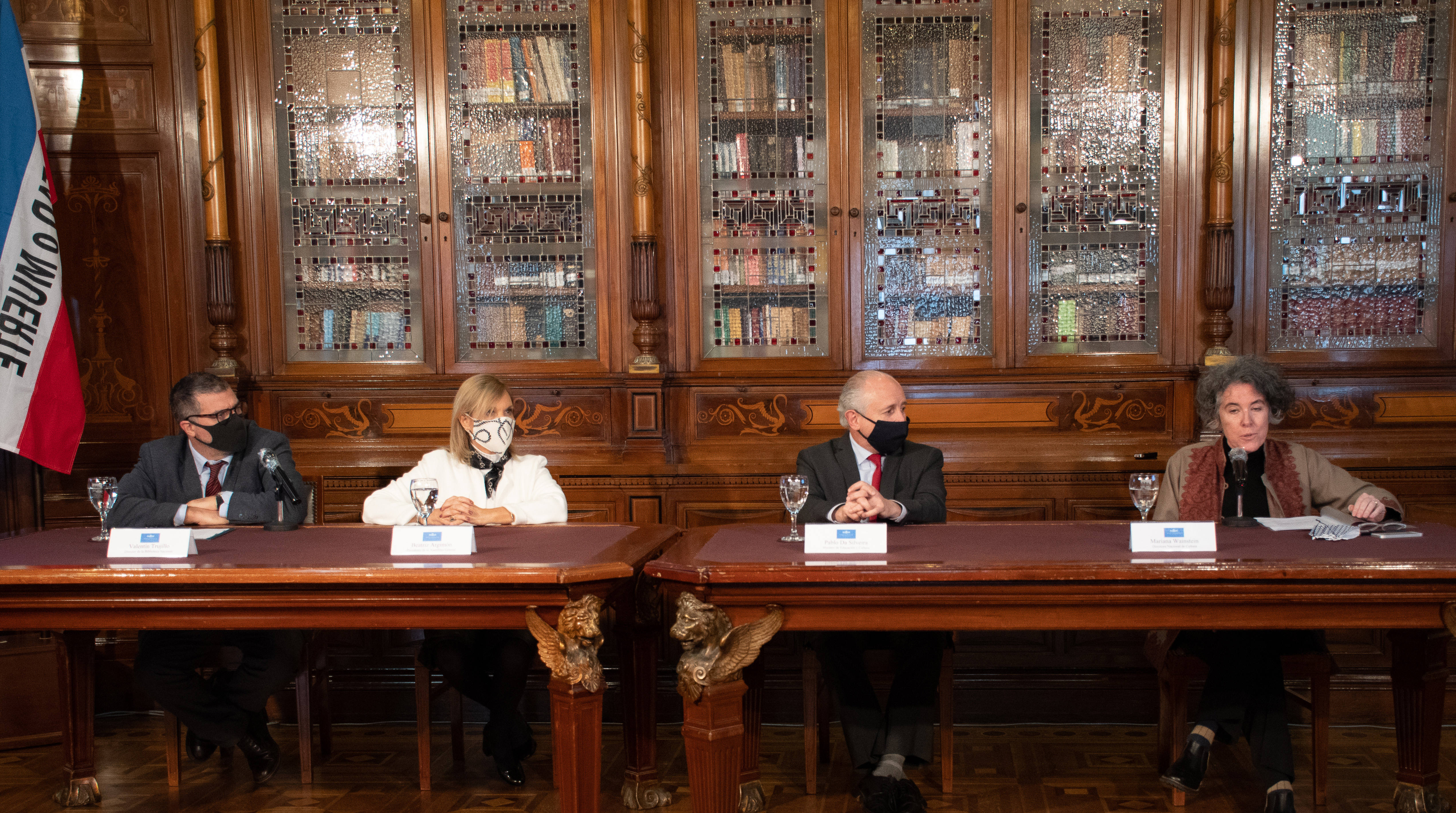 Beatriz Argimón y Pablo da Silveira encabezan lanzamiento de homenajes en la biblioteca del Palacio Legislativo