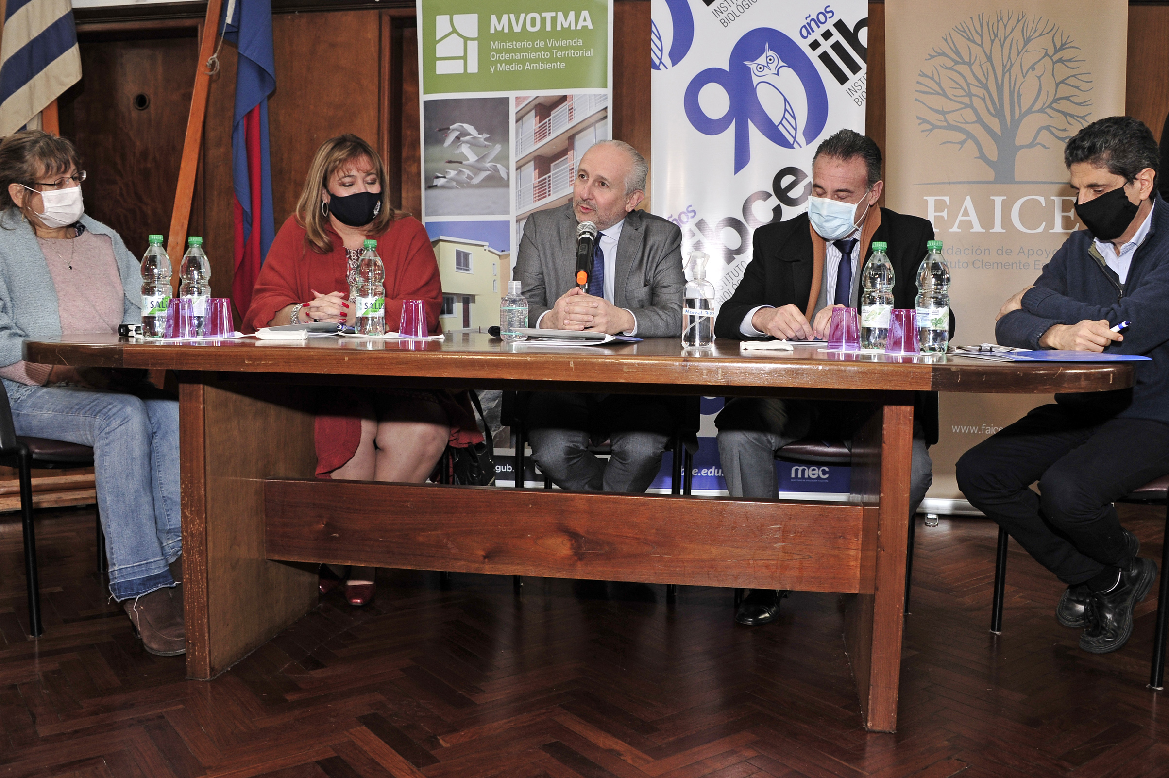 Ministro de Educación y Cultura, Pablo da Silveira, dirigiéndose a los presentes