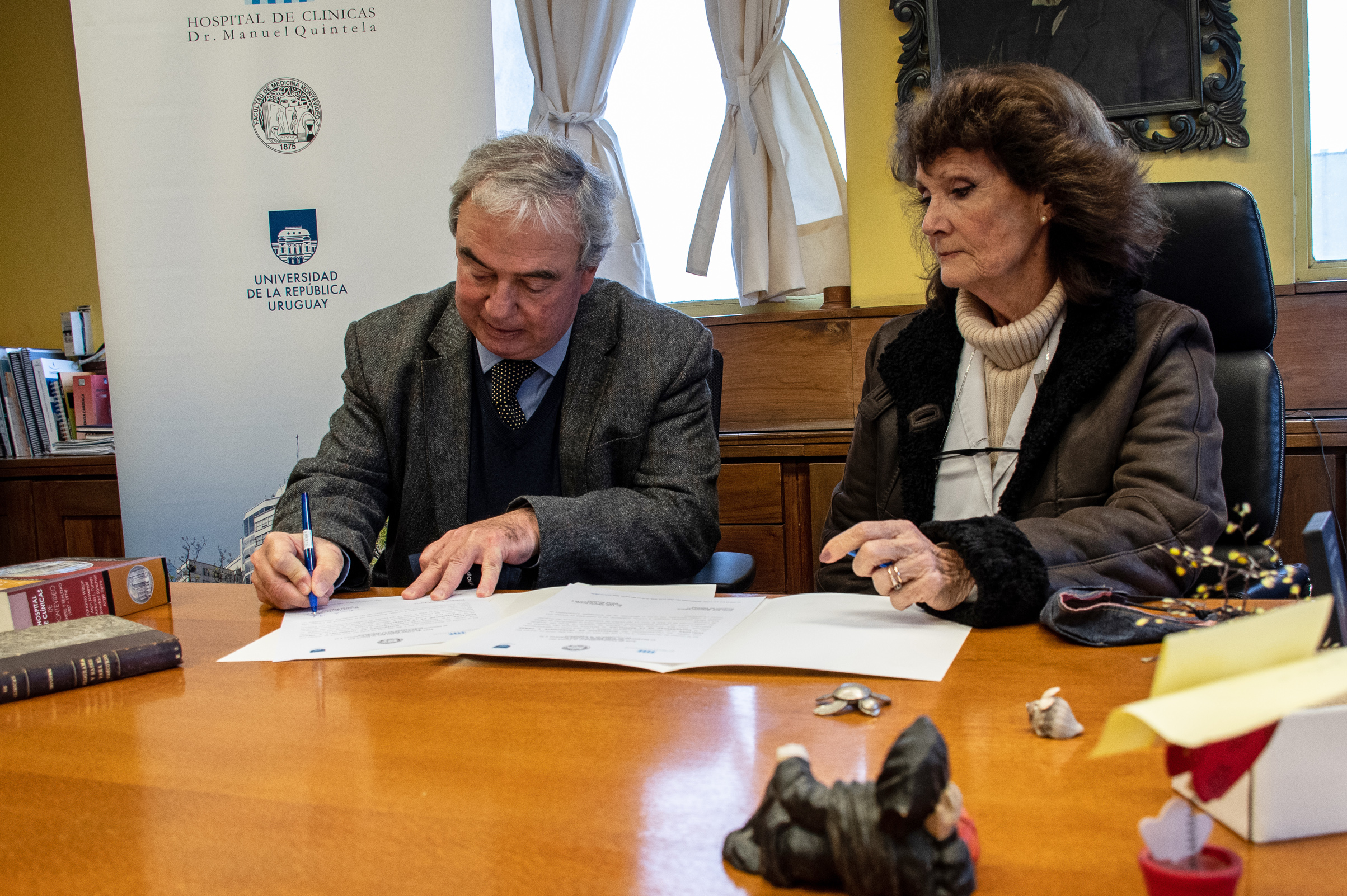 Ministro de Transporte y Obras Públicas, Luis Alberto Heber, y Graciela Ubach, directora del Hospital de Clínicas