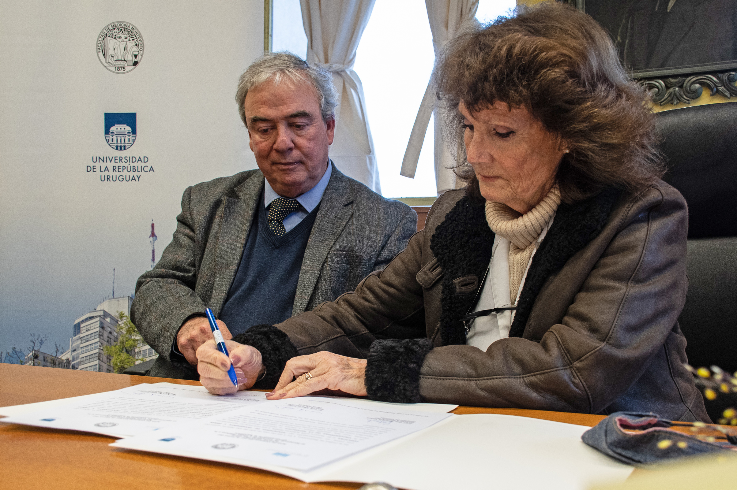 Ministro de Transporte y Obras Públicas, Luis Alberto Heber, y Graciela Ubach, directora del Hospital de Clínicas