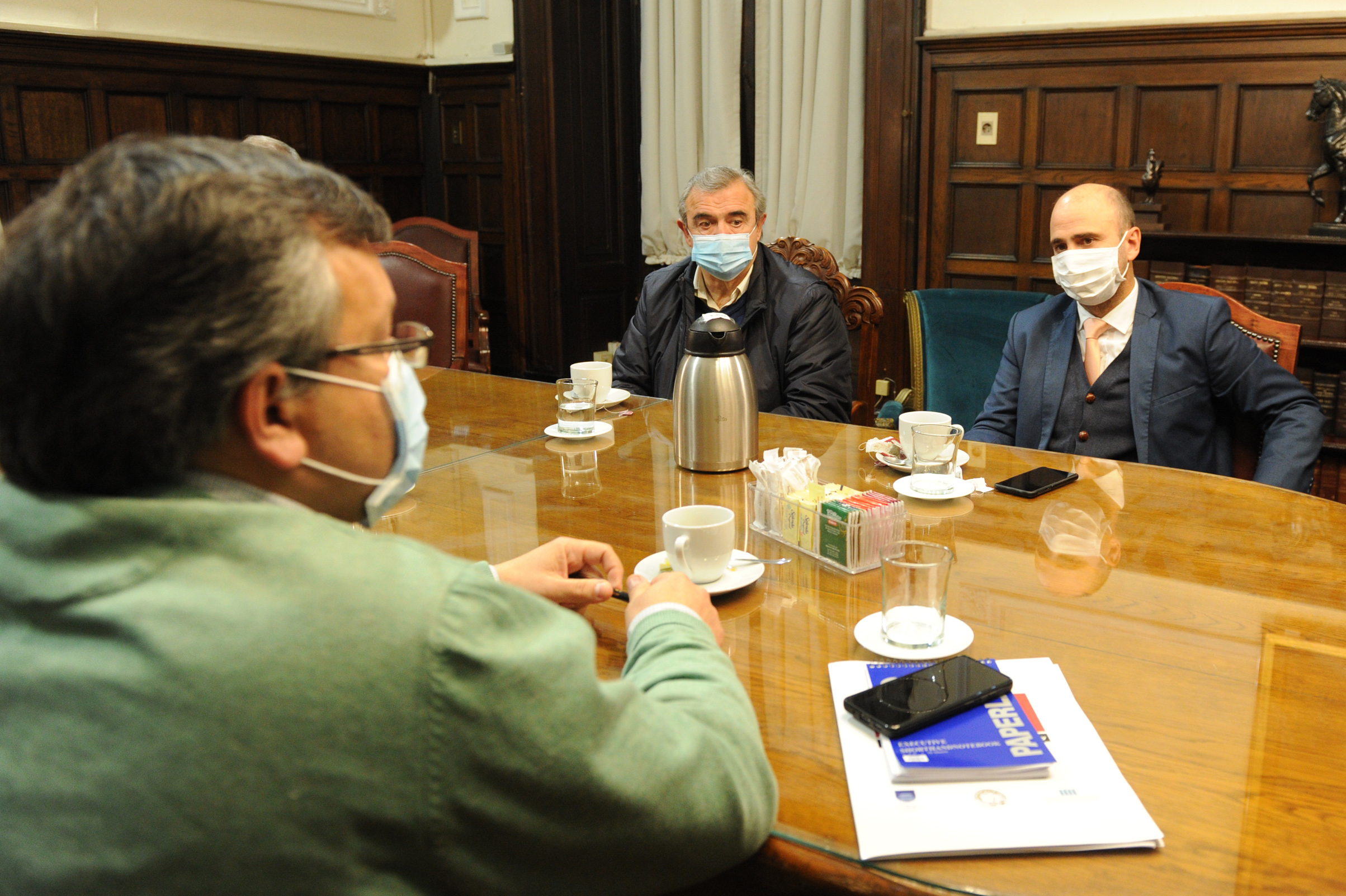 Reunión de autoridades encabezada por el ministro del Interior, Jorge Larrañaga, y el director de la Secretaría Nacional del Deporte, Sebastián Bauzá