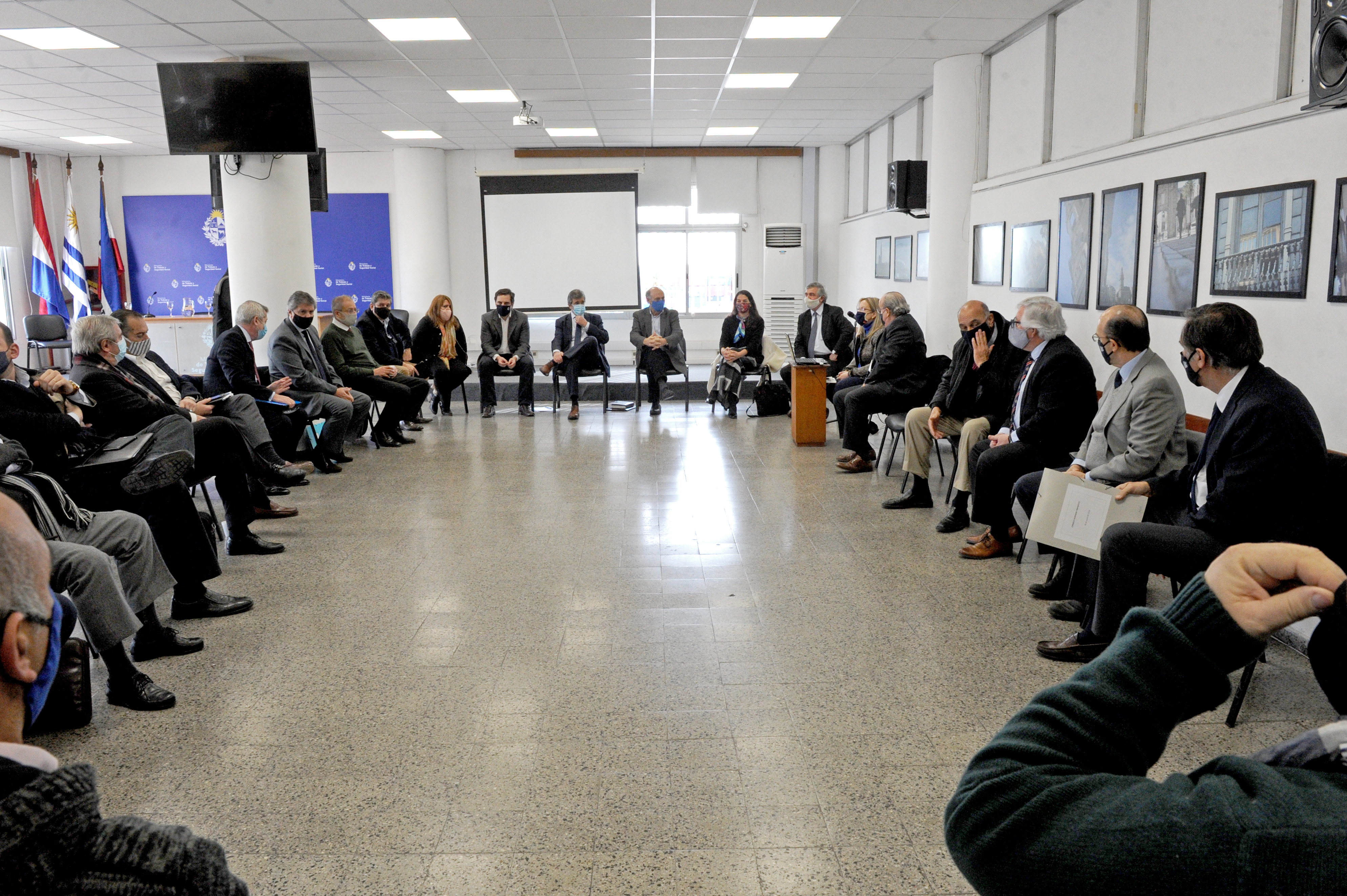 Ministro de Trabajo, Pablo Mieres, encabezó reunión del Consejo Superior Tripartito
