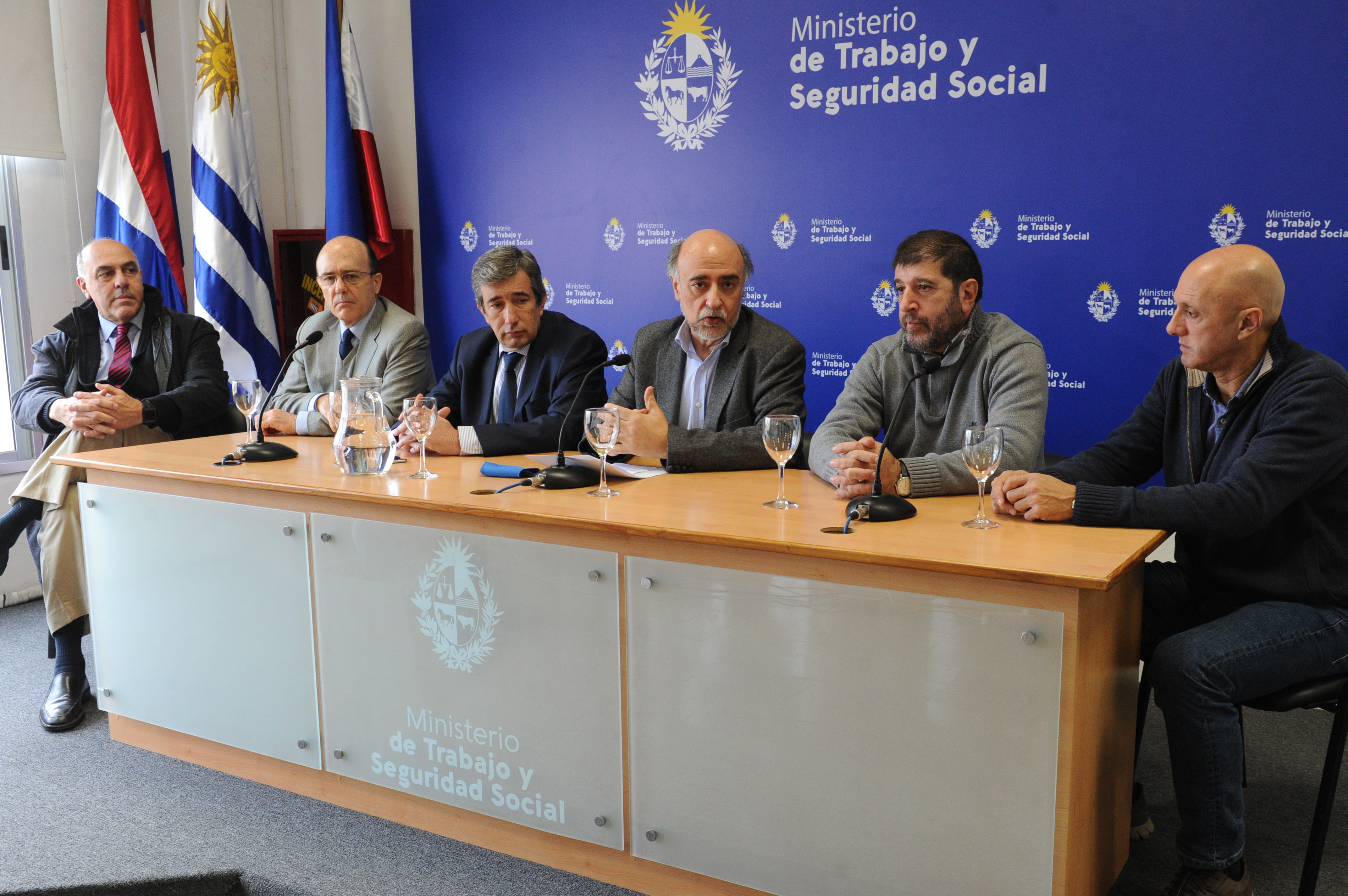 Ministro de Trabajo, Pablo Mieres, encabezó conferencia de prensa con representantes de cámaras empresariales y PIT-CNT
