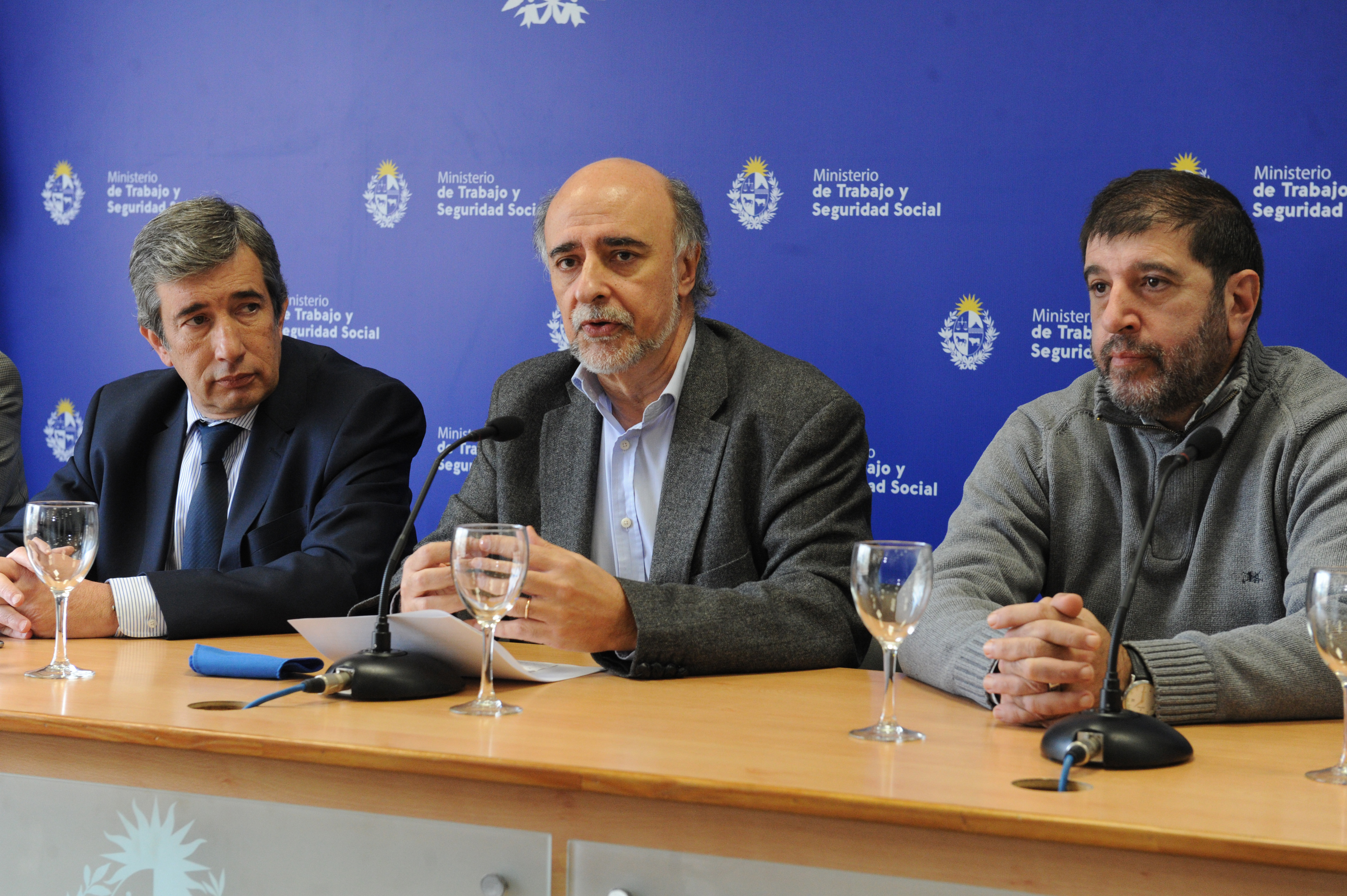 Ministro de Trabajo, Pablo Mieres, encabezó conferencia de prensa con representantes de cámaras empresariales y PIT-CNT