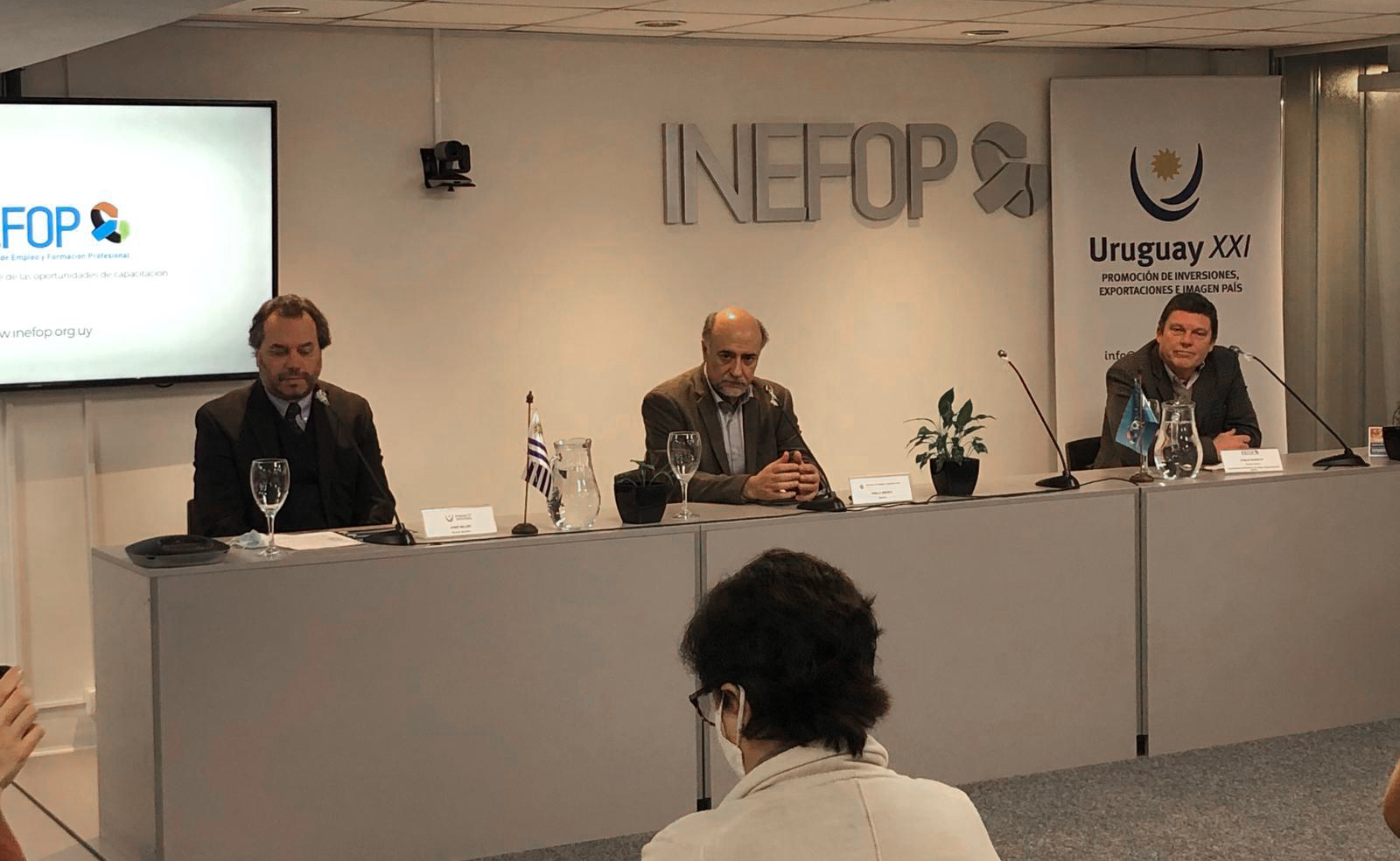 Jaime Miller, Pablo Mieres y Pablo Darsch participan de la firma de acuerdo entre Inefop y Uruguay XXI