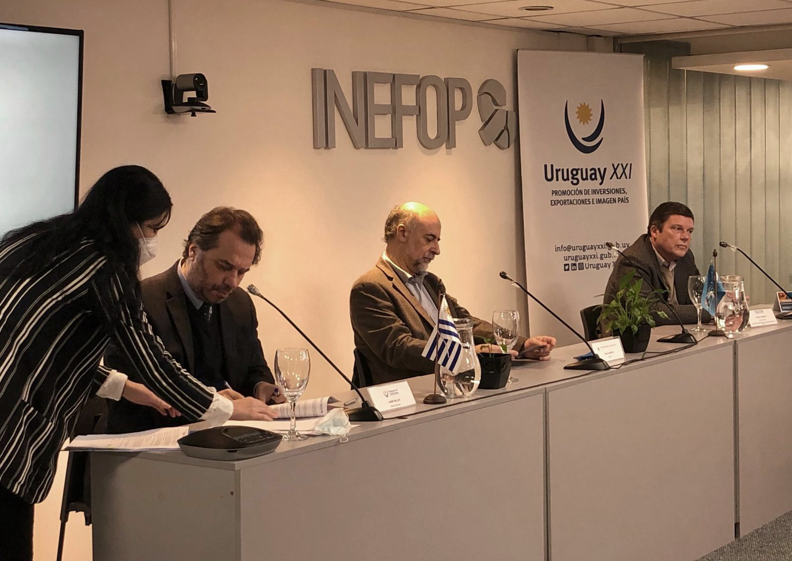 Jaime Miller, Pablo Mieres y Pablo Darsch participan de la firma de acuerdo entre Inefop y Uruguay XXI