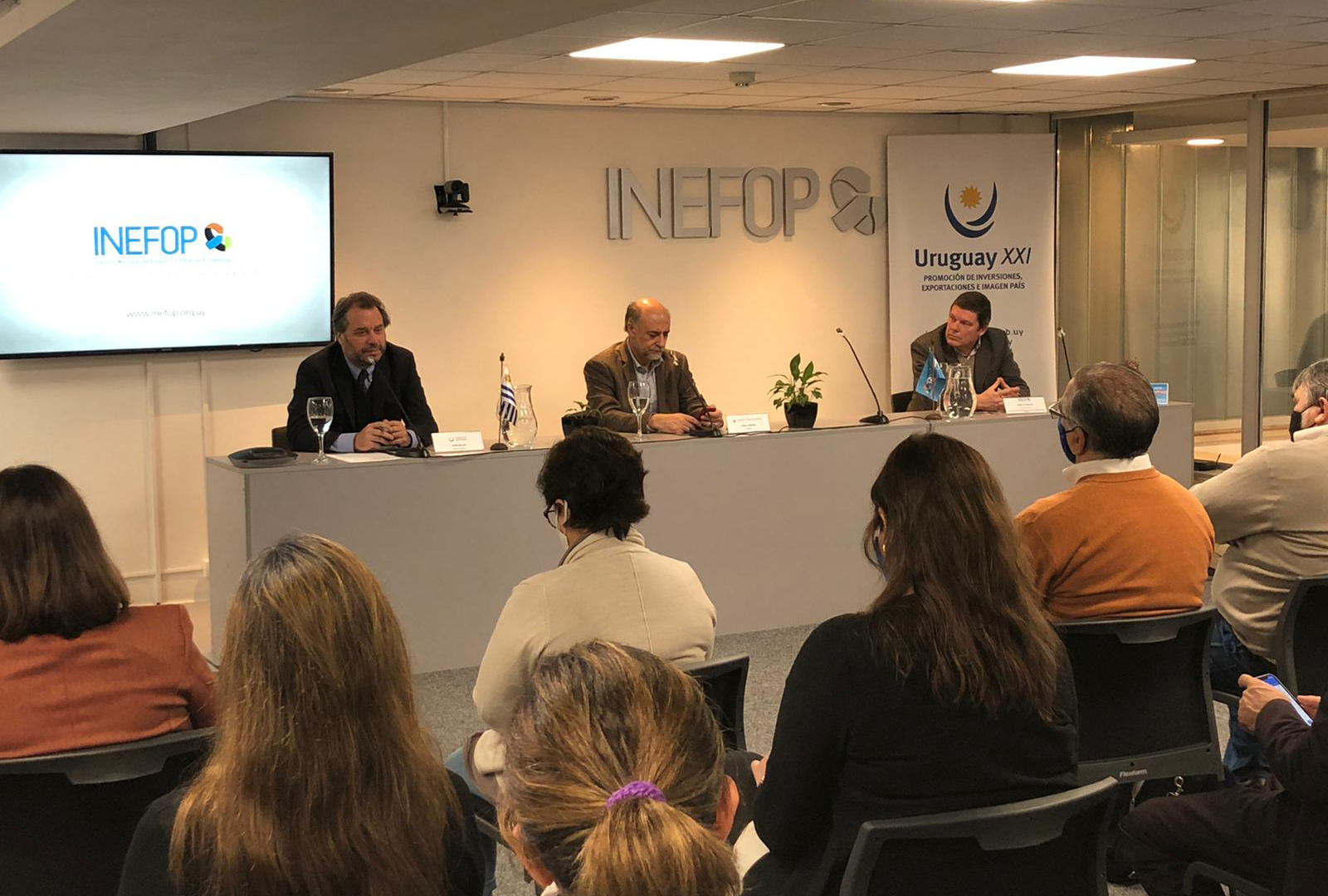 Jaime Miller, Pablo Mieres y Pablo Darsch participan de la firma de acuerdo entre Inefop y Uruguay XXI