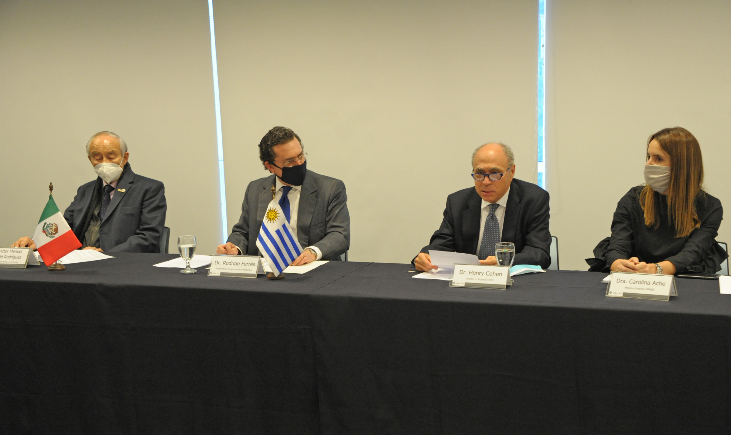 Henry Cohen, coordinador del proyecto ECHO, dirigiéndose a los presentes