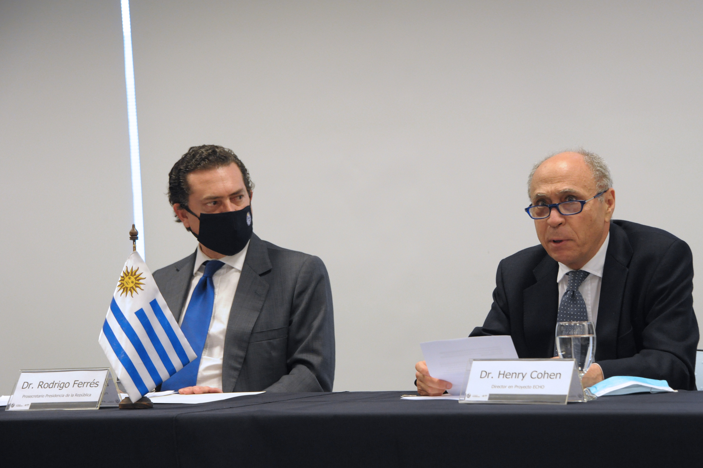 Henry Cohen, coordinador del proyecto ECHO, dirigiéndose a los presentes
