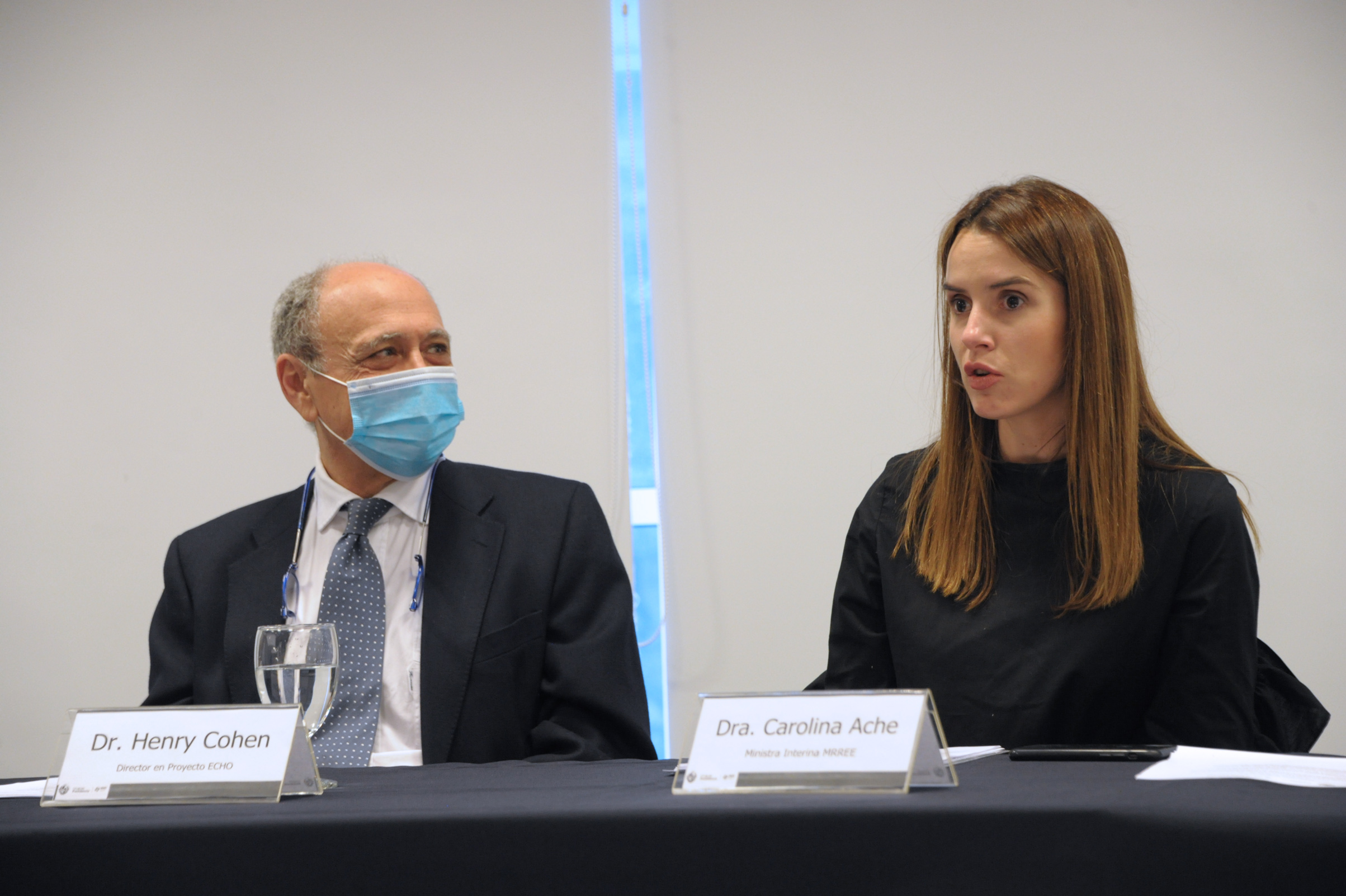 Ministra interina de Relaciones Exteriores, Carolina Ache, haciendo uso de la palabra