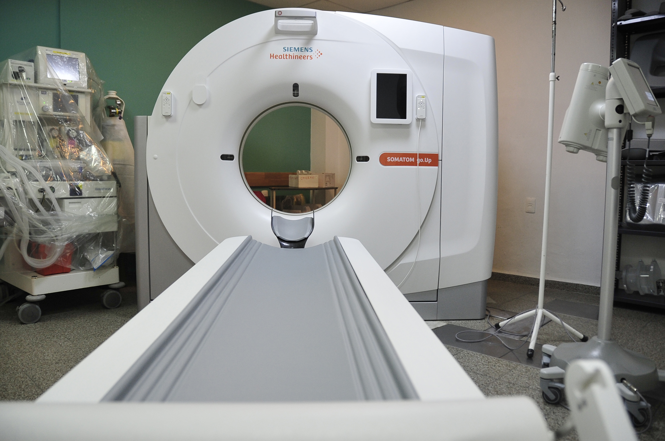 Leonardo Cipriani participó de inauguración en el Hospital Español de un tomógrafo de última generación de 32 líneas y su software correspondiente