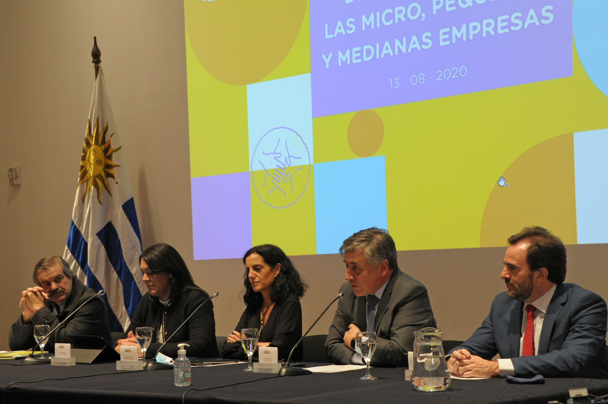 Ministro de Industria, Energía y Minería, Omar Paganini, haciendo uso de la palabra