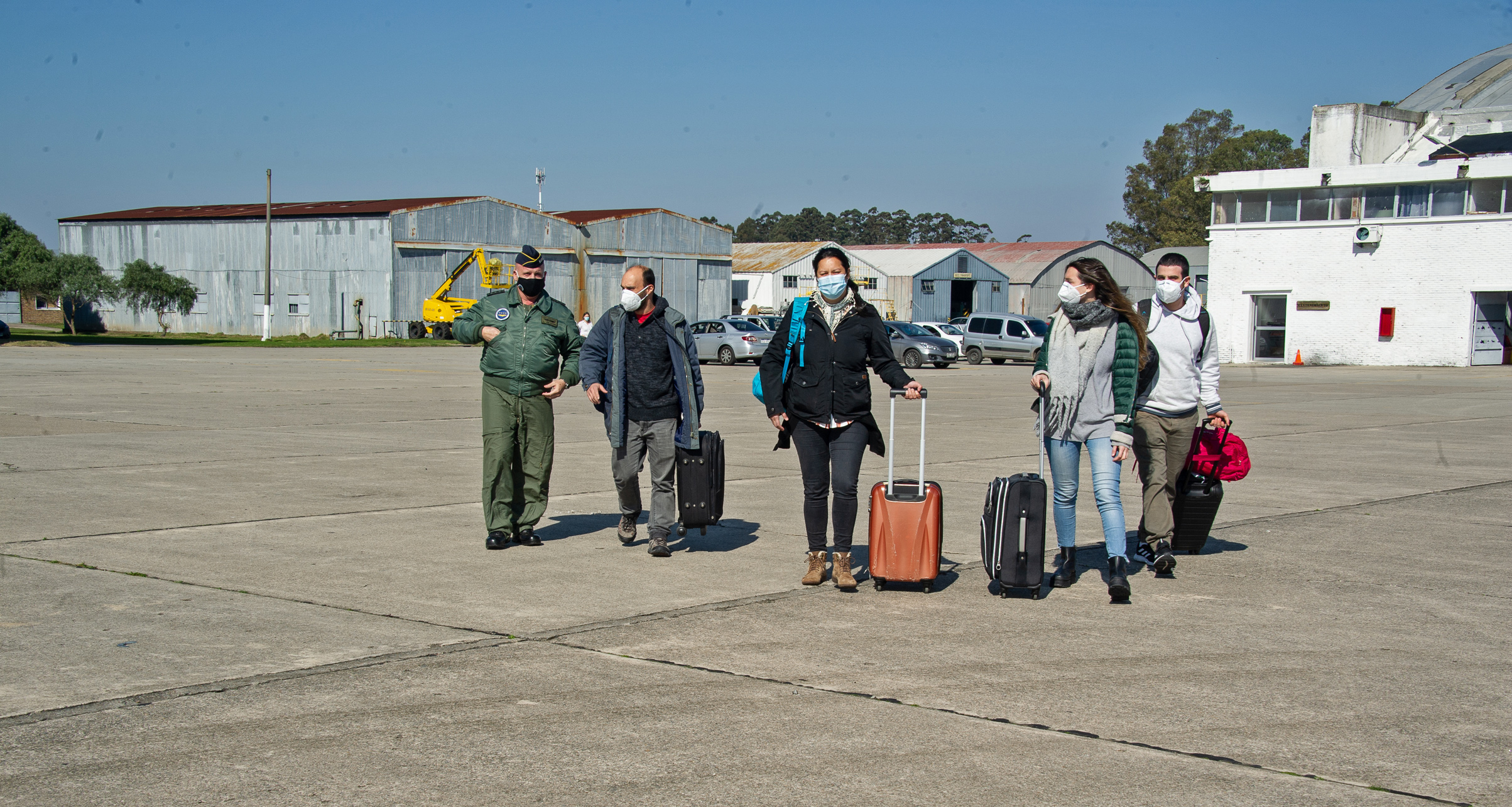 Avión Hércules de la Fuerza Aérea trasladó a Rivera material para laboratorio de análisis de COVID-19