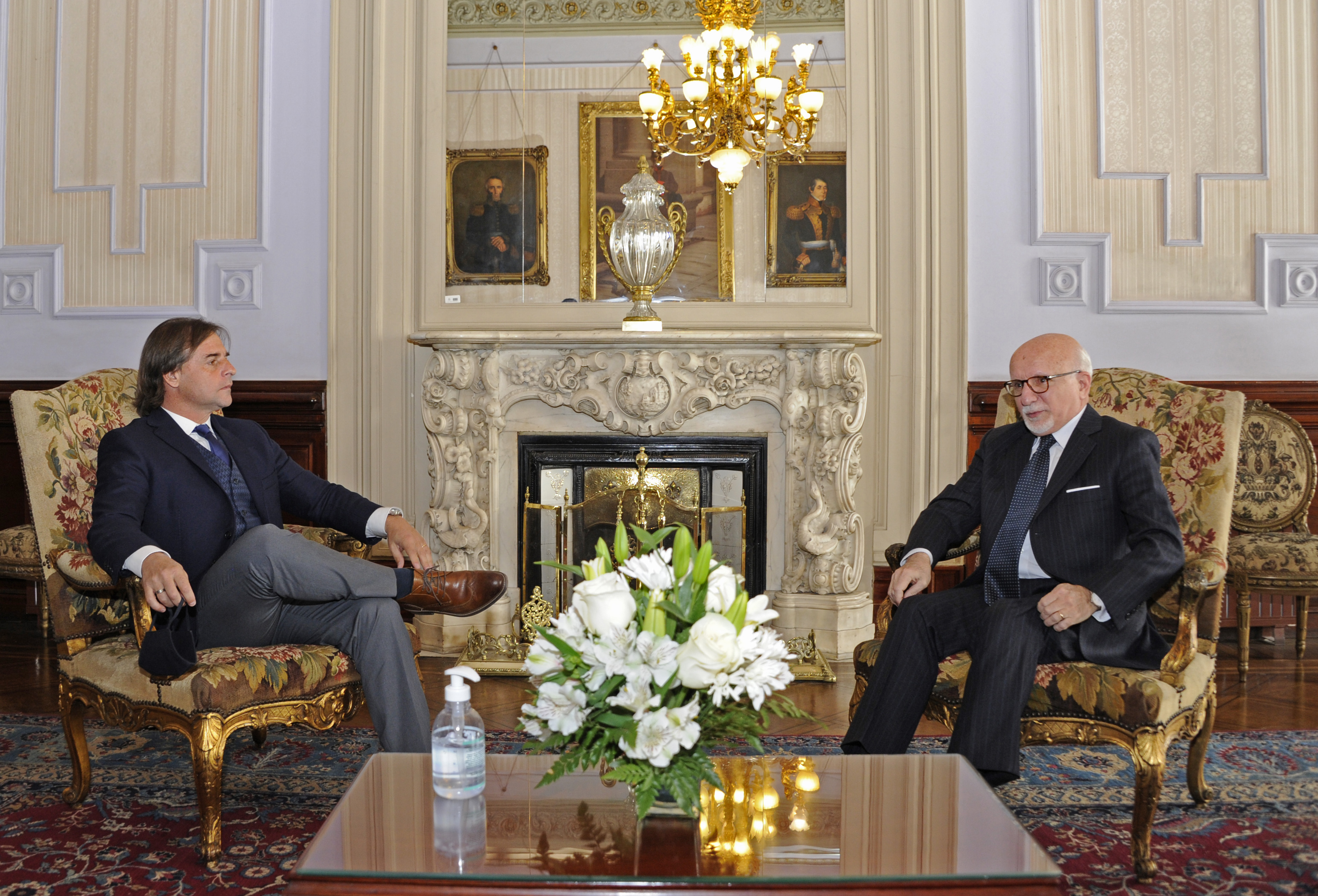Presidente Lacalle Pou y embajador de Uruguay ante Brasil, Guillermo Valles Galmés