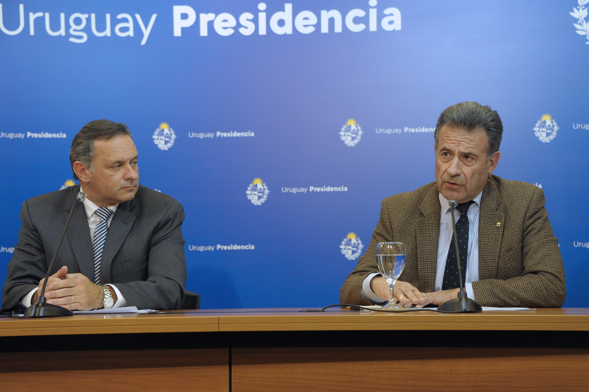 Ministro de Salud Pública, Daniel Salinas, dirigiéndose a los presentes