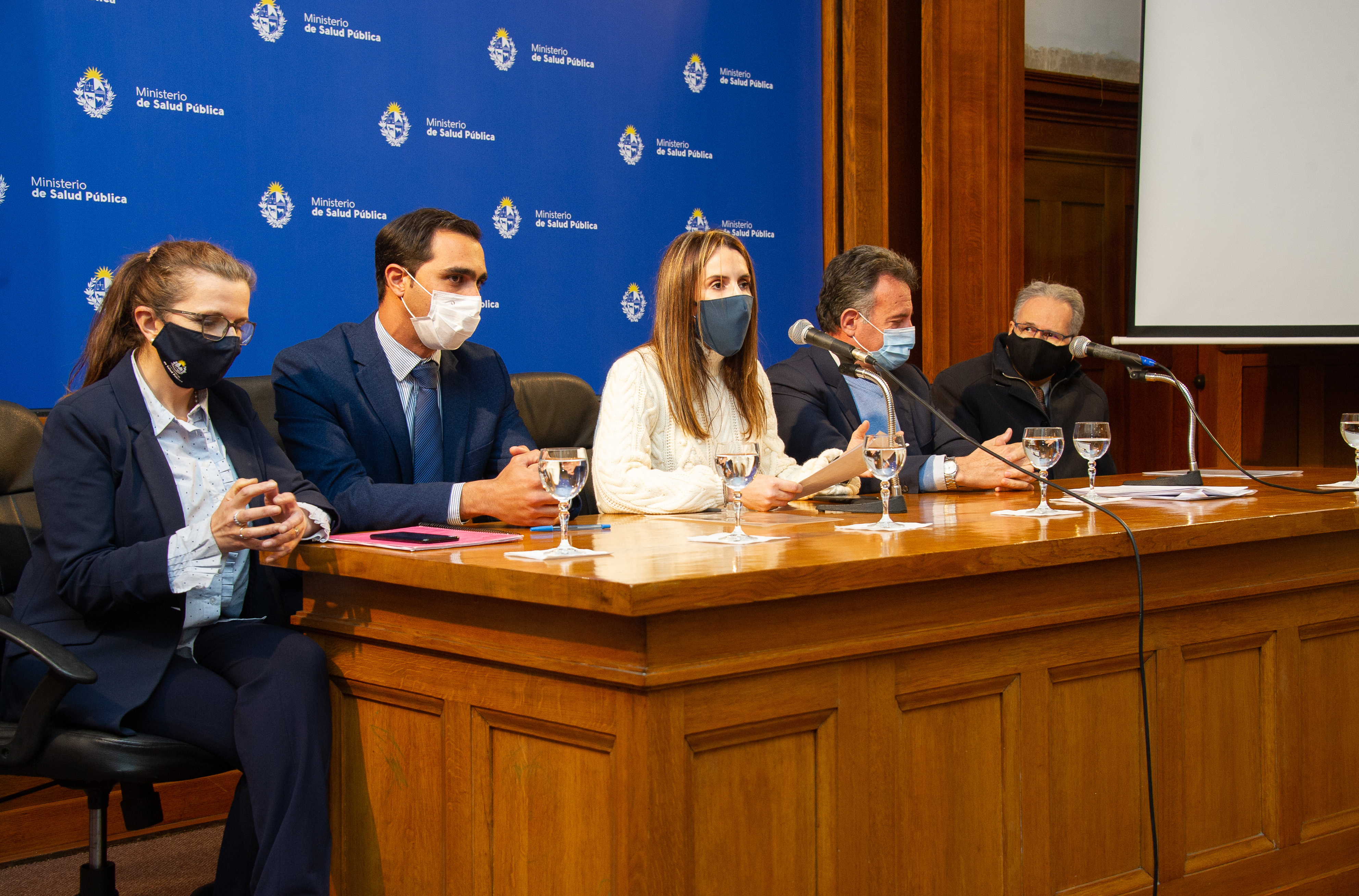 Subsecretaria de Relaciones Exteriores, Carolina Ache, dirigiéndose a los presentes