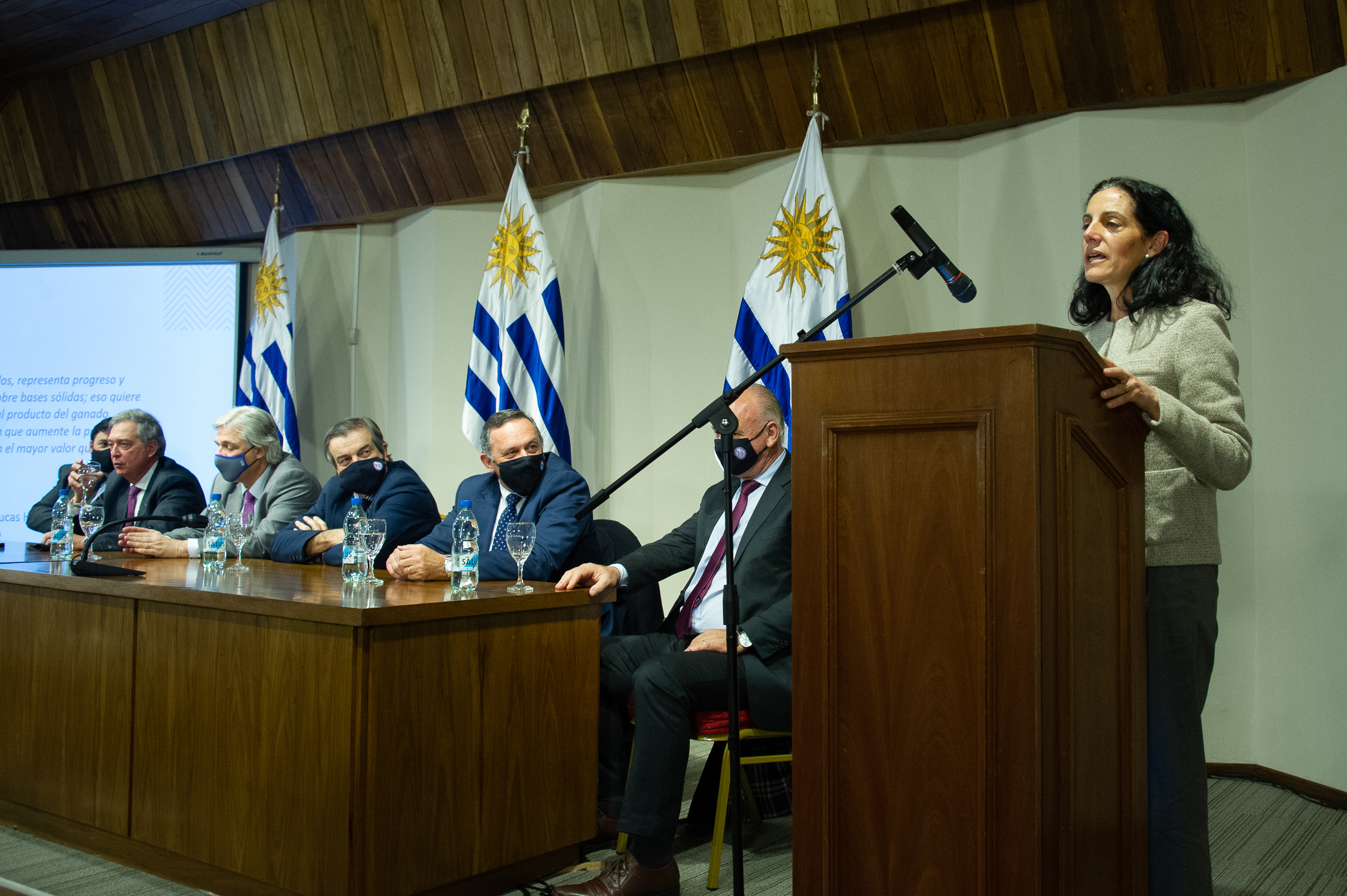 Ministra de Economía y Finanzas, Azucena Arbeleche, durante el lanzamiento de Procarnes, realizado en la sede del Ministerio de Relaciones Exteriores