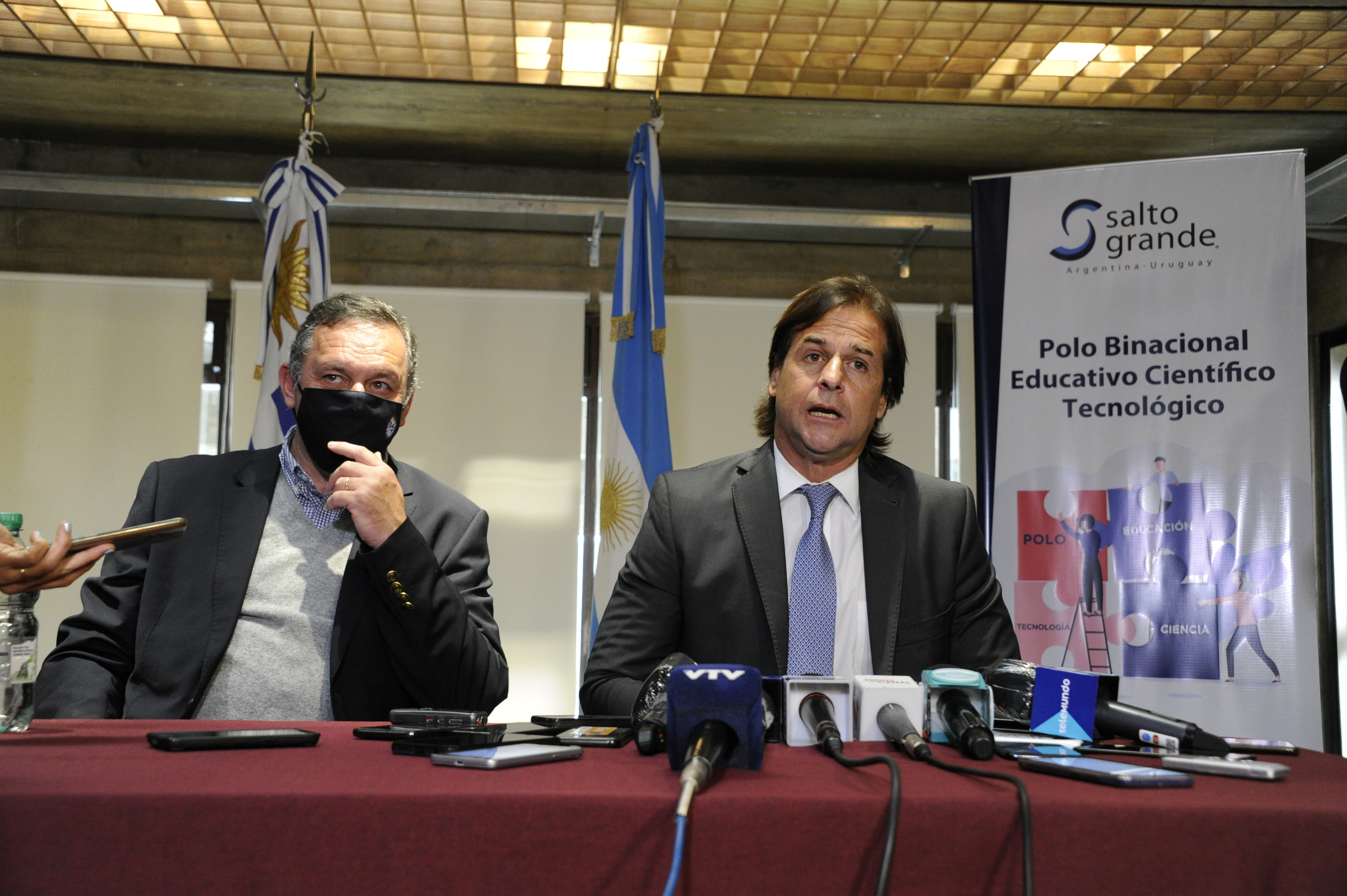Luis Lacalle Pou y Álvaro Delgado en conferencia de prensa