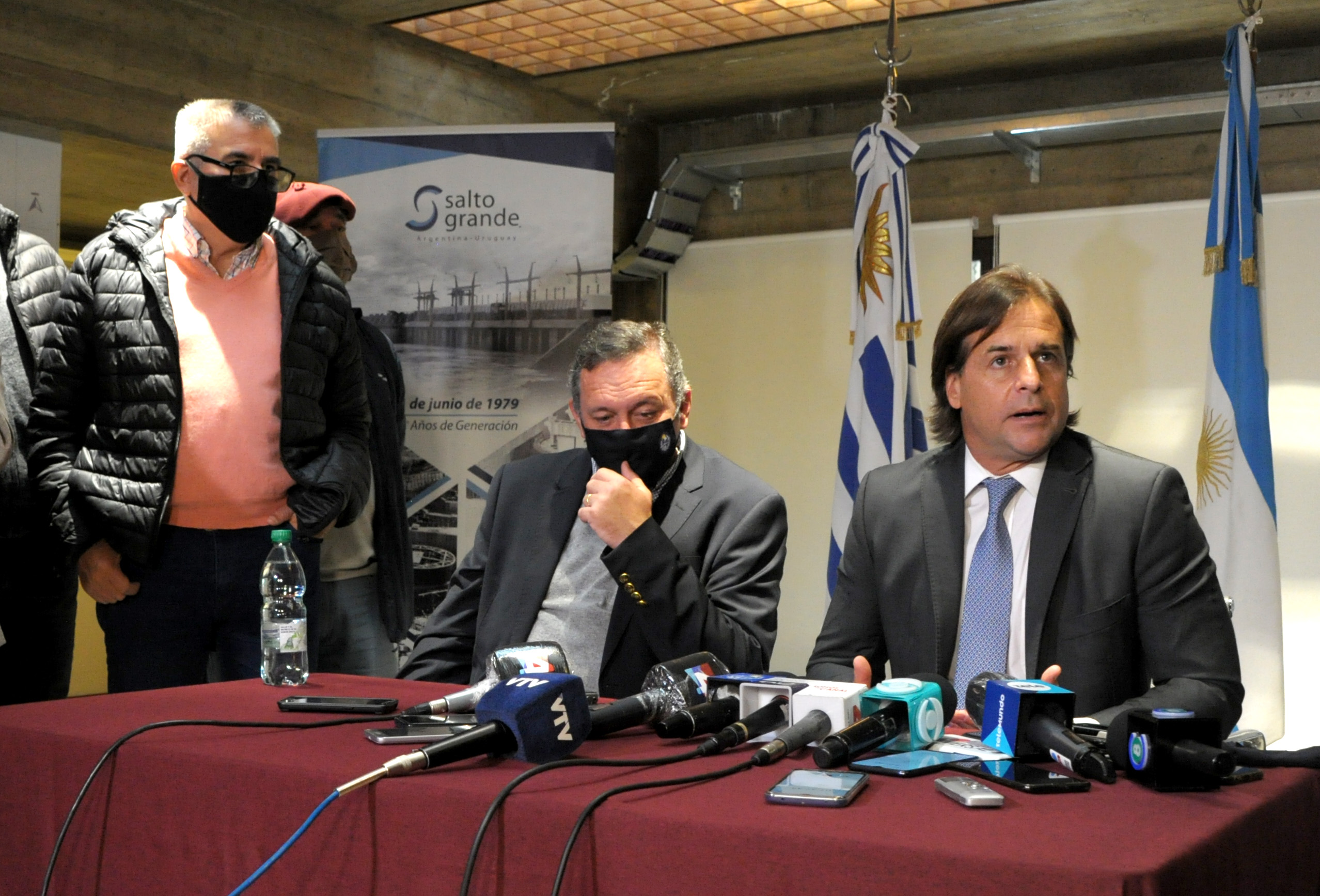 Luis Lacalle Pou y Álvaro Delgado en conferencia de prensa