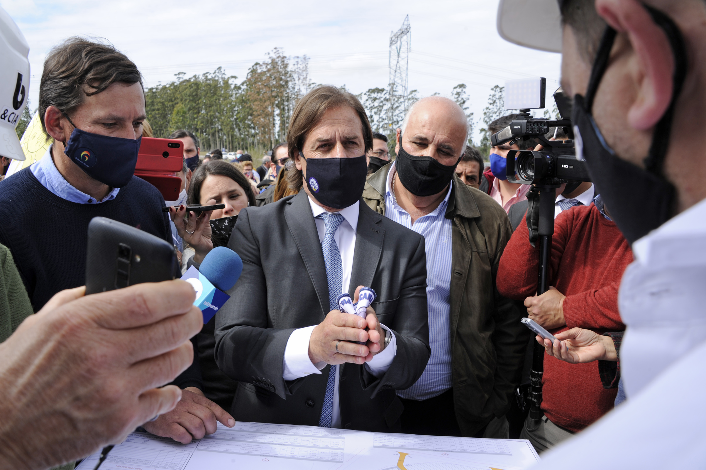 Presidente de la República, Luis Lacalle Pou, visitó las obras de Central Hortícola del Norte