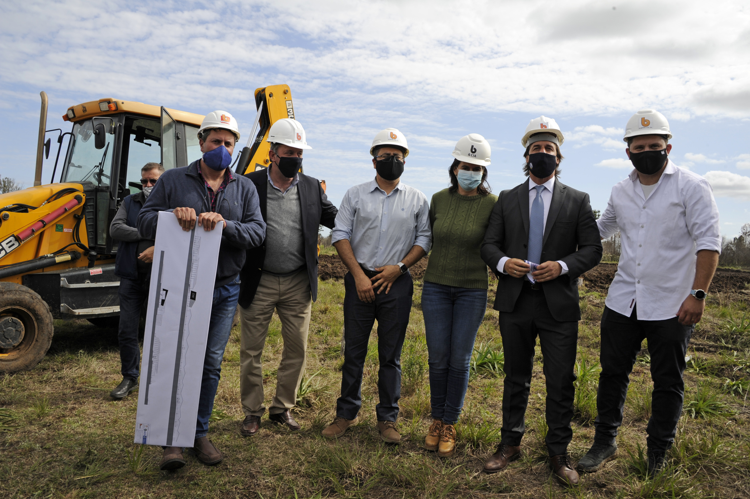 Presidente de la República, Luis Lacalle Pou, visitó las obras de Central Hortícola del Norte