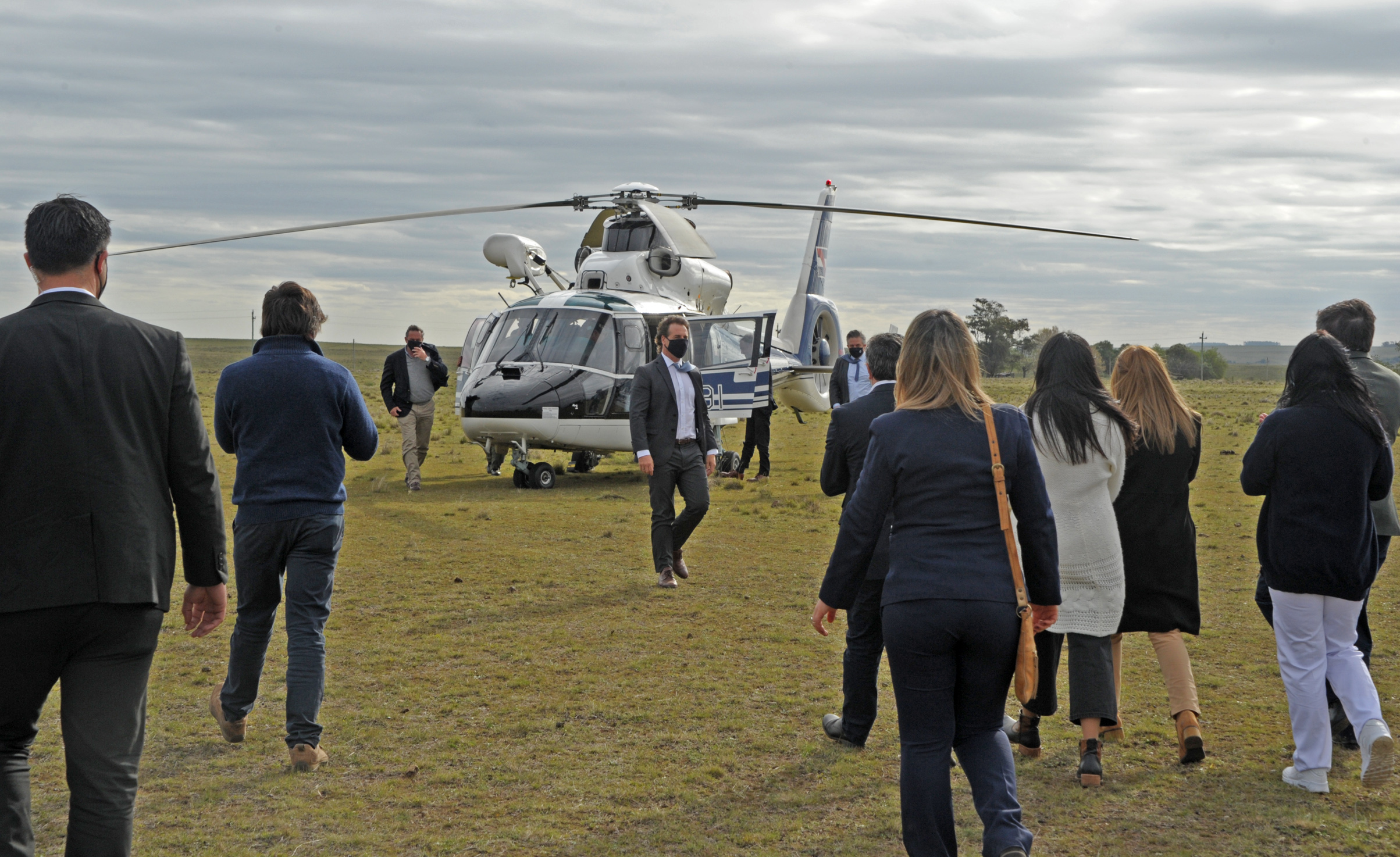 Presidente Luis Lacalle Pou encabezó entrega de ambulancia en Cuchilla del Guaviyú, Salto