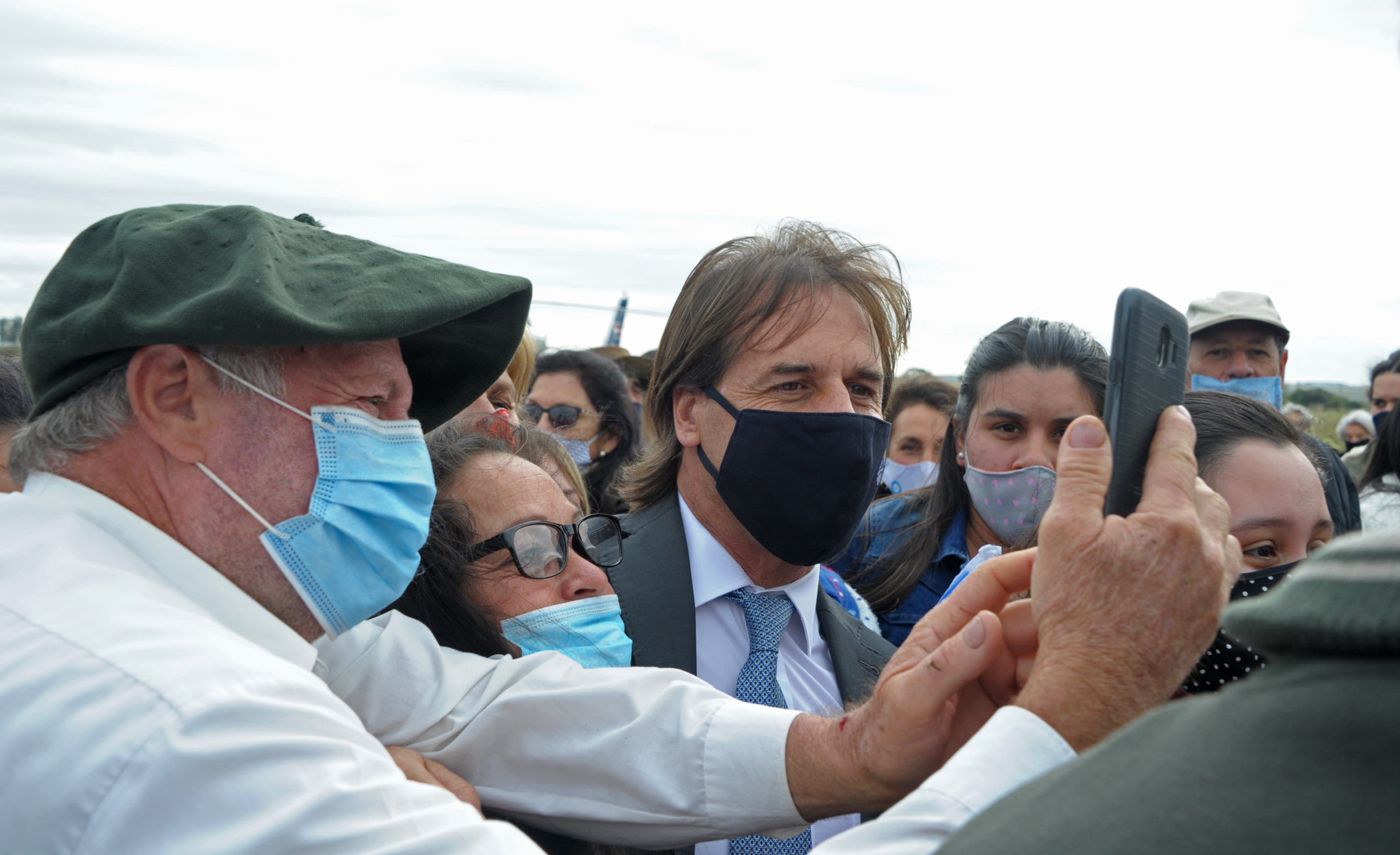 Presidente Luis Lacalle Pou encabezó entrega de ambulancia en Cuchilla del Guaviyú, Salto