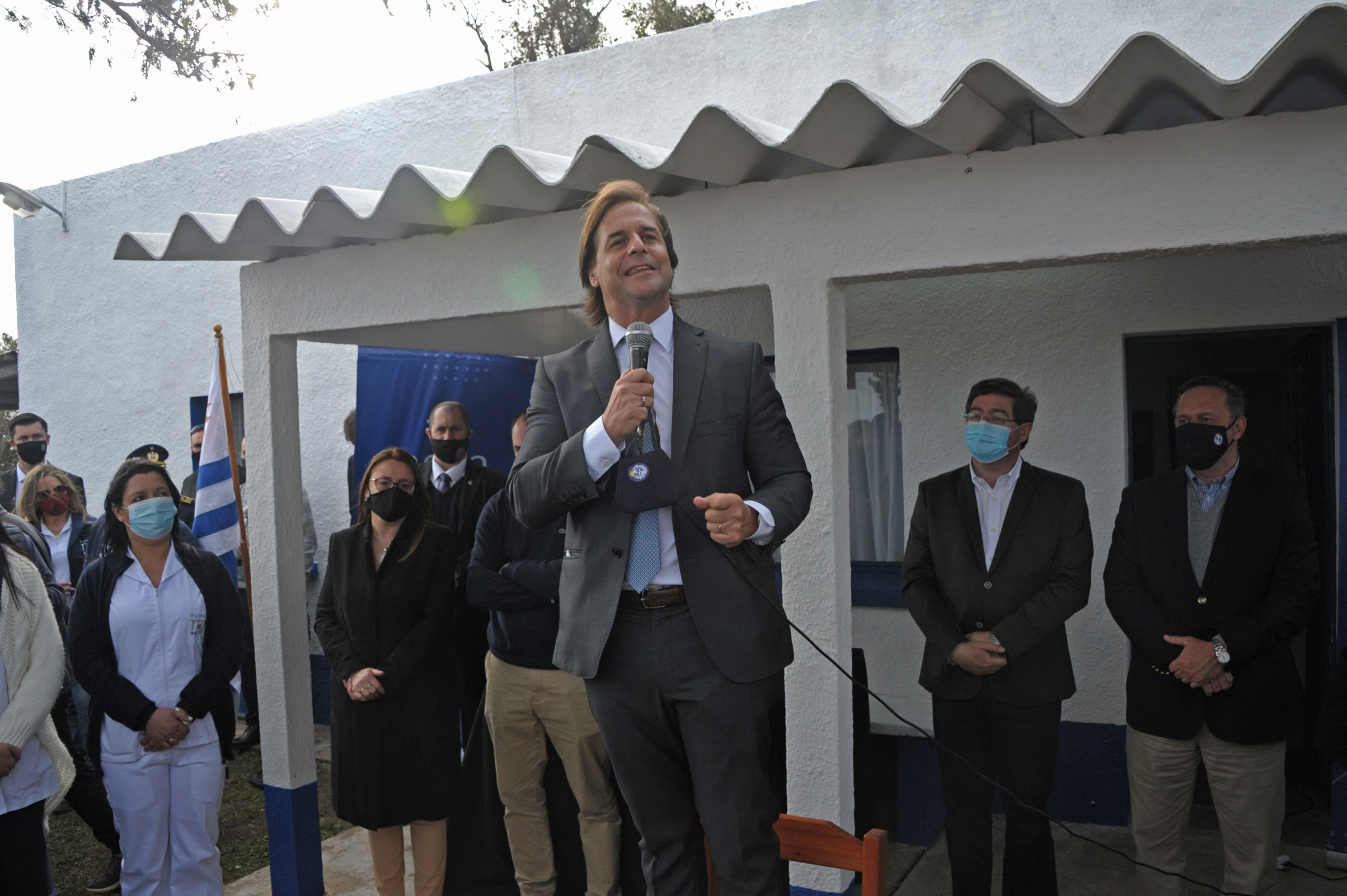 Presidente Luis Lacalle Pou encabezó entrega de ambulancia en Cuchilla del Guaviyú, Salto