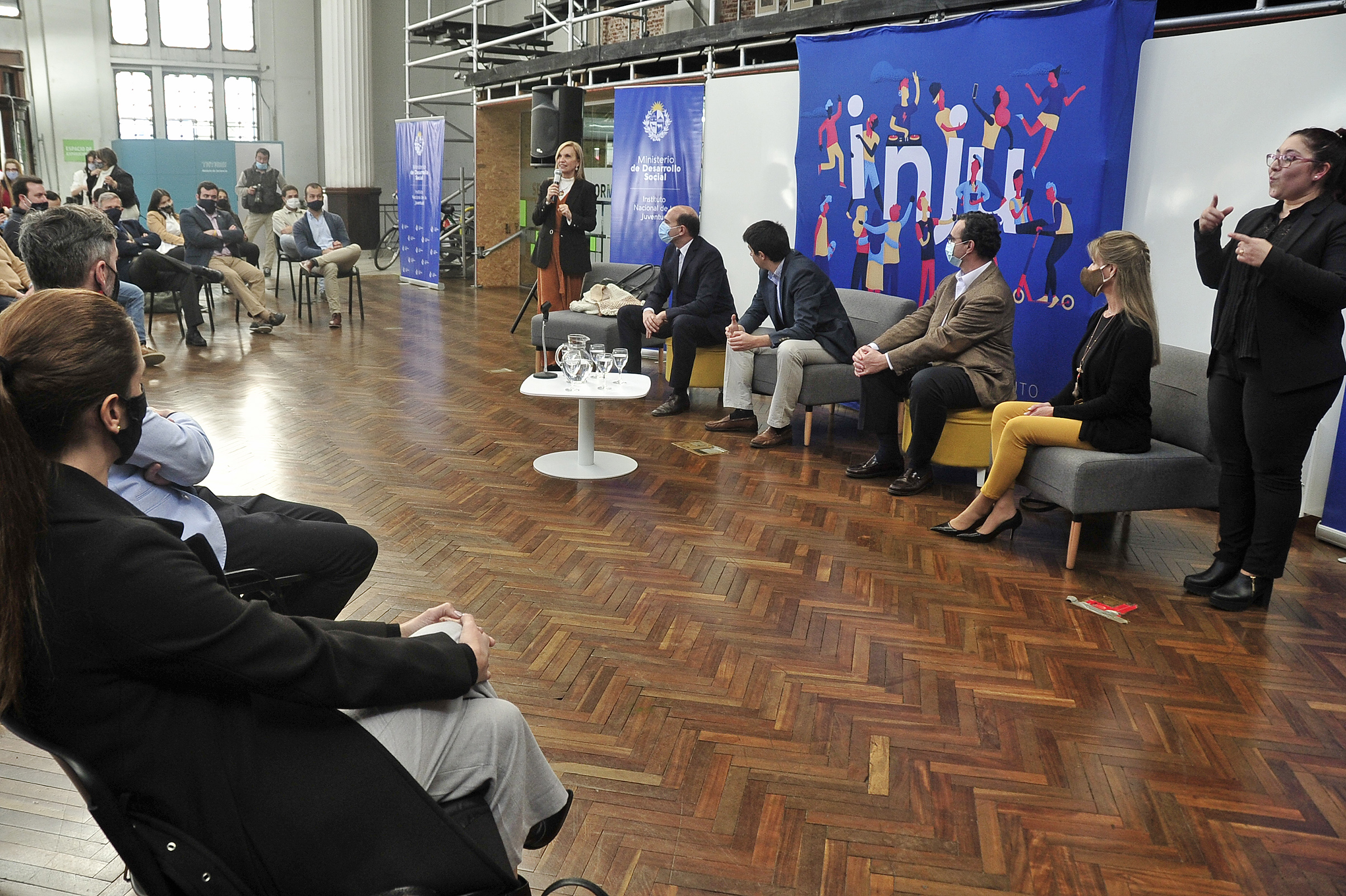 Vicepresidenta, Beatriz Argimón, haciendo uso de la palabra durante el lanzamiento del Premio INJU 2020