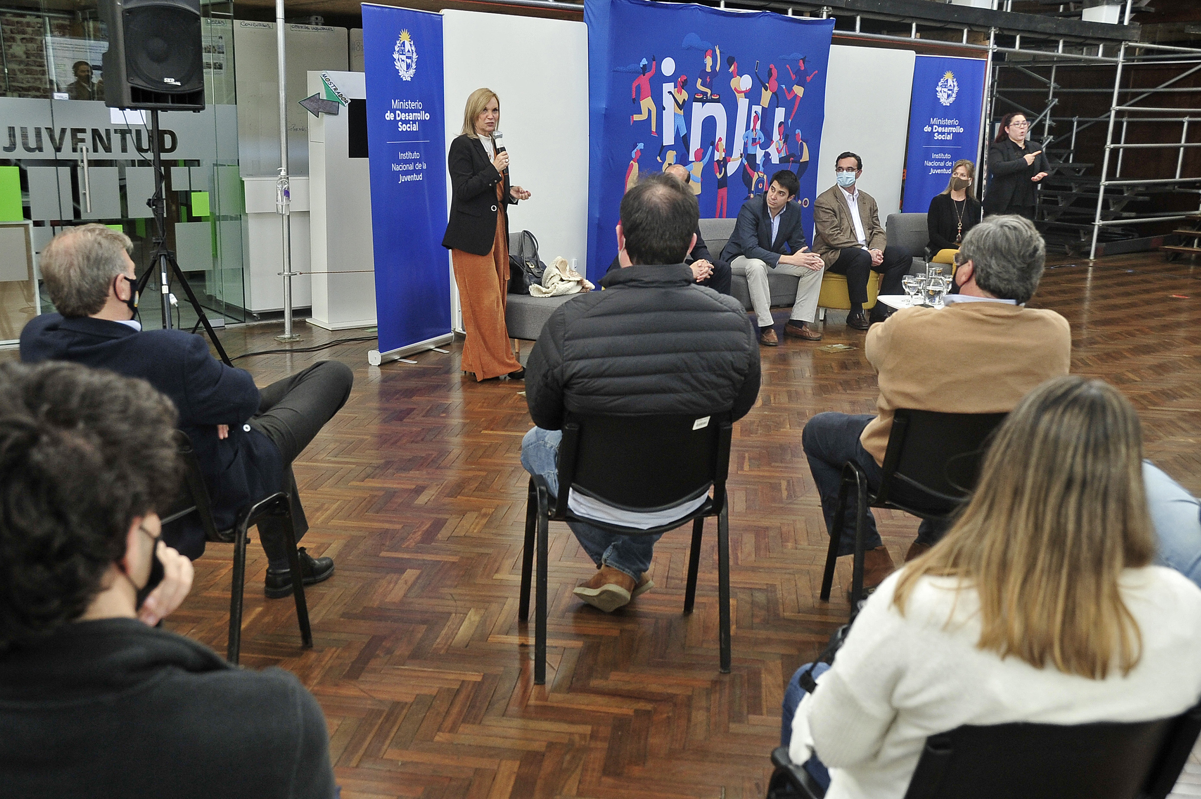 Vicepresidenta, Beatriz Argimón, haciendo uso de la palabra durante el lanzamiento del Premio INJU 2020