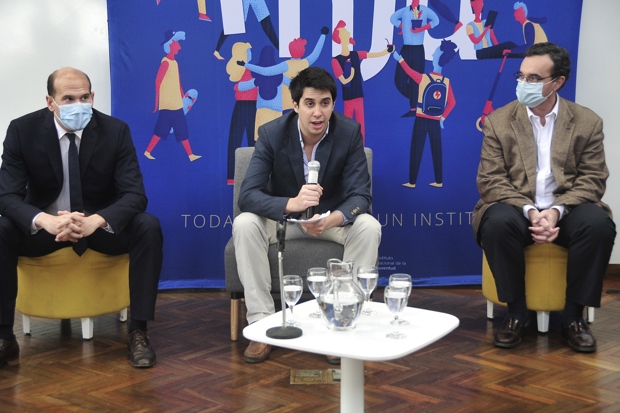 Felipe Paullier Olivera, director del Instituto Nacional de la Juventud, haciendo uso de la palabra en el lanzamiento del Premio INJU 2020