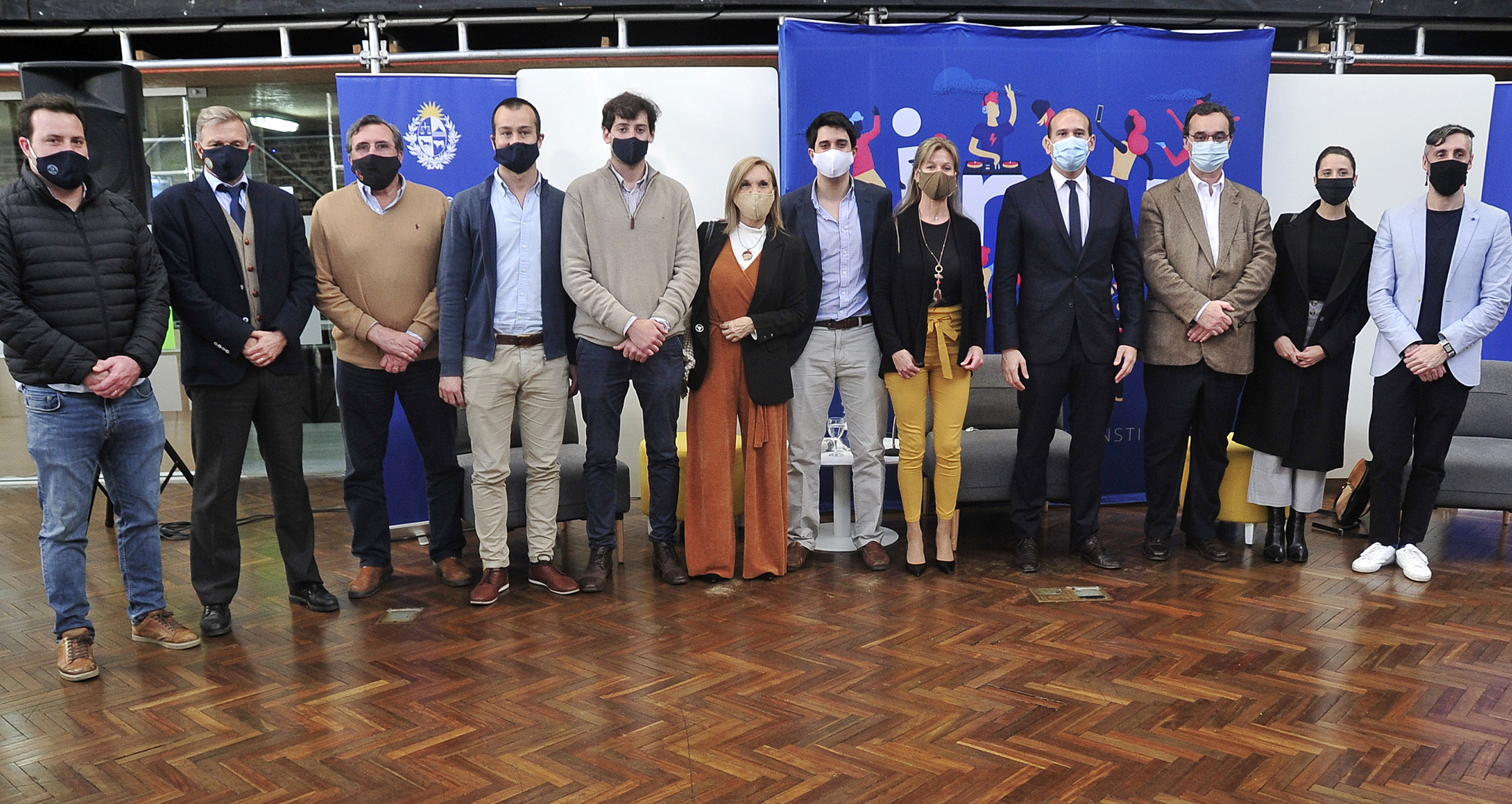 Autoridades en el lanzamiento del Premio INJU 2020