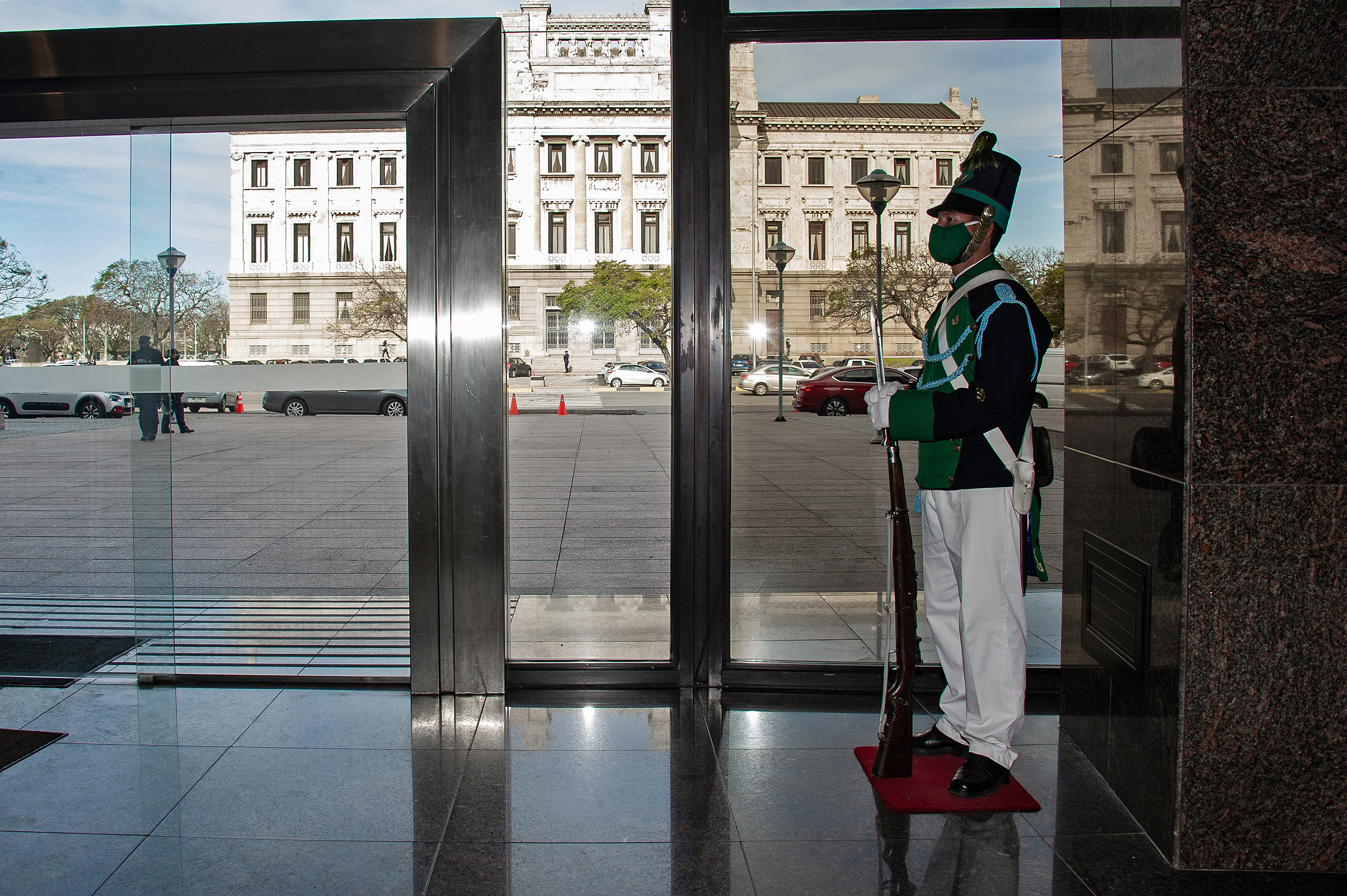 Accedo al edificio General José Artigas, anexo al Palacio Legislativo