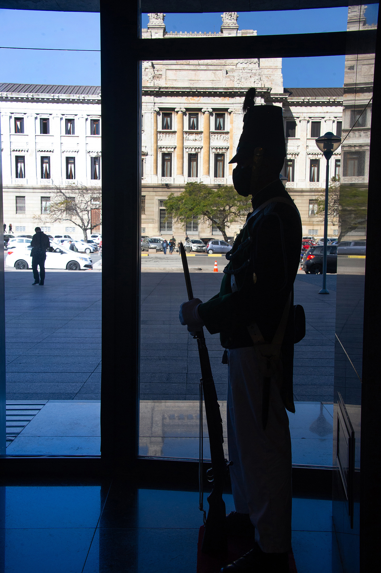Acceso al edificio General José Artigas, anexo al Palacio Legislativo