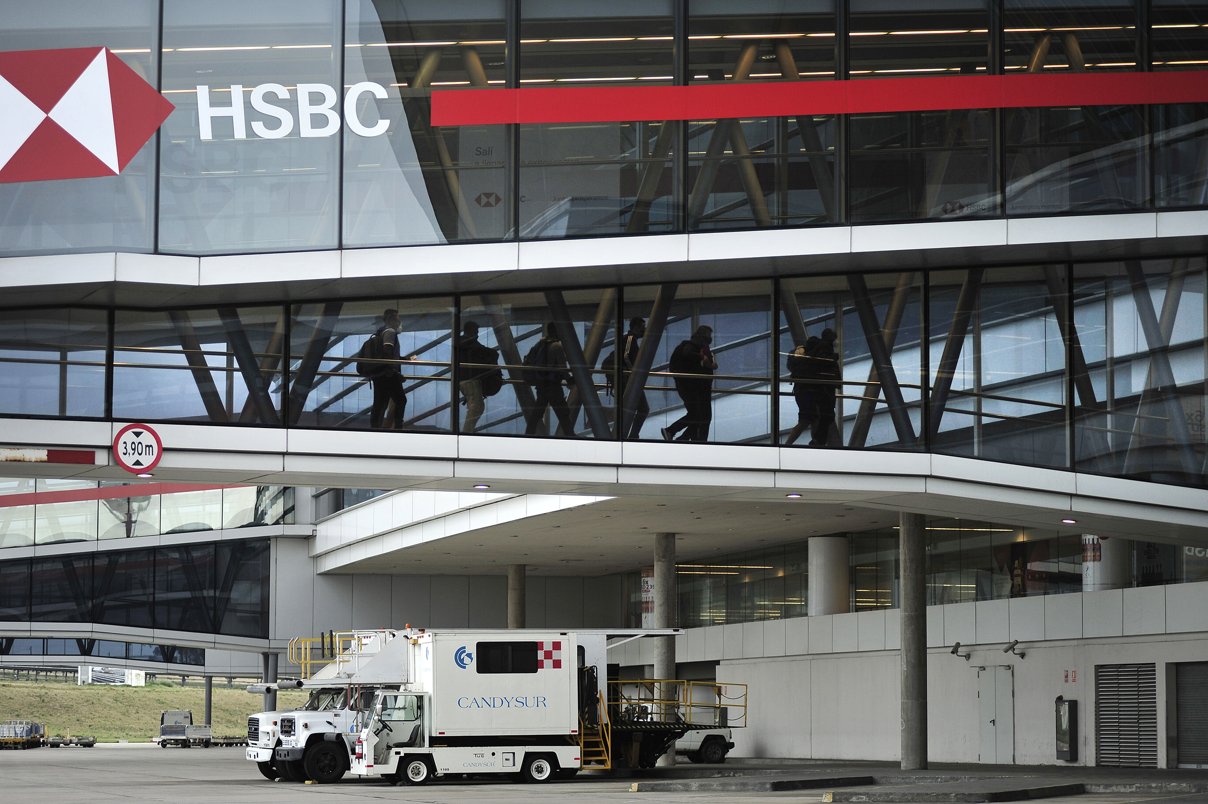 Medidas de control sanitario en el aeropuerto internacional de Carrasco
