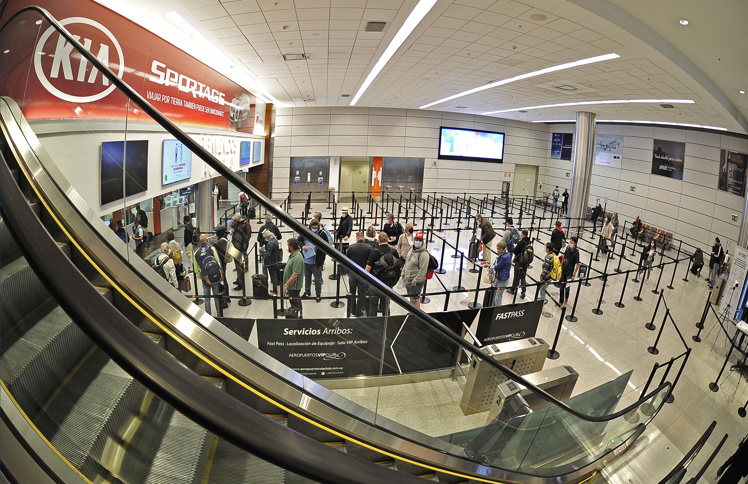 Medidas de control sanitario en el aeropuerto internacional de Carrasco