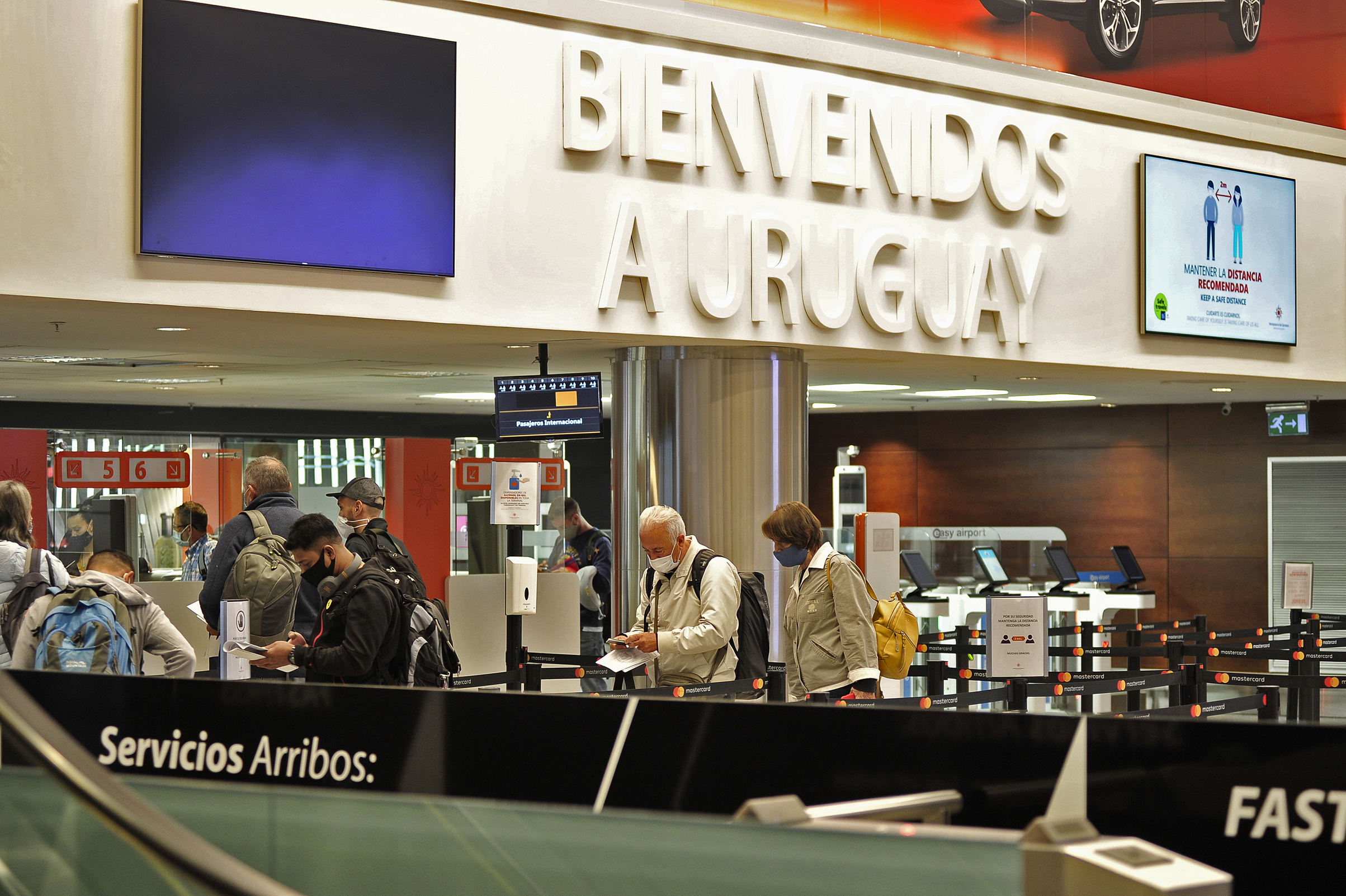 Medidas de control sanitario en el aeropuerto internacional de Carrasco