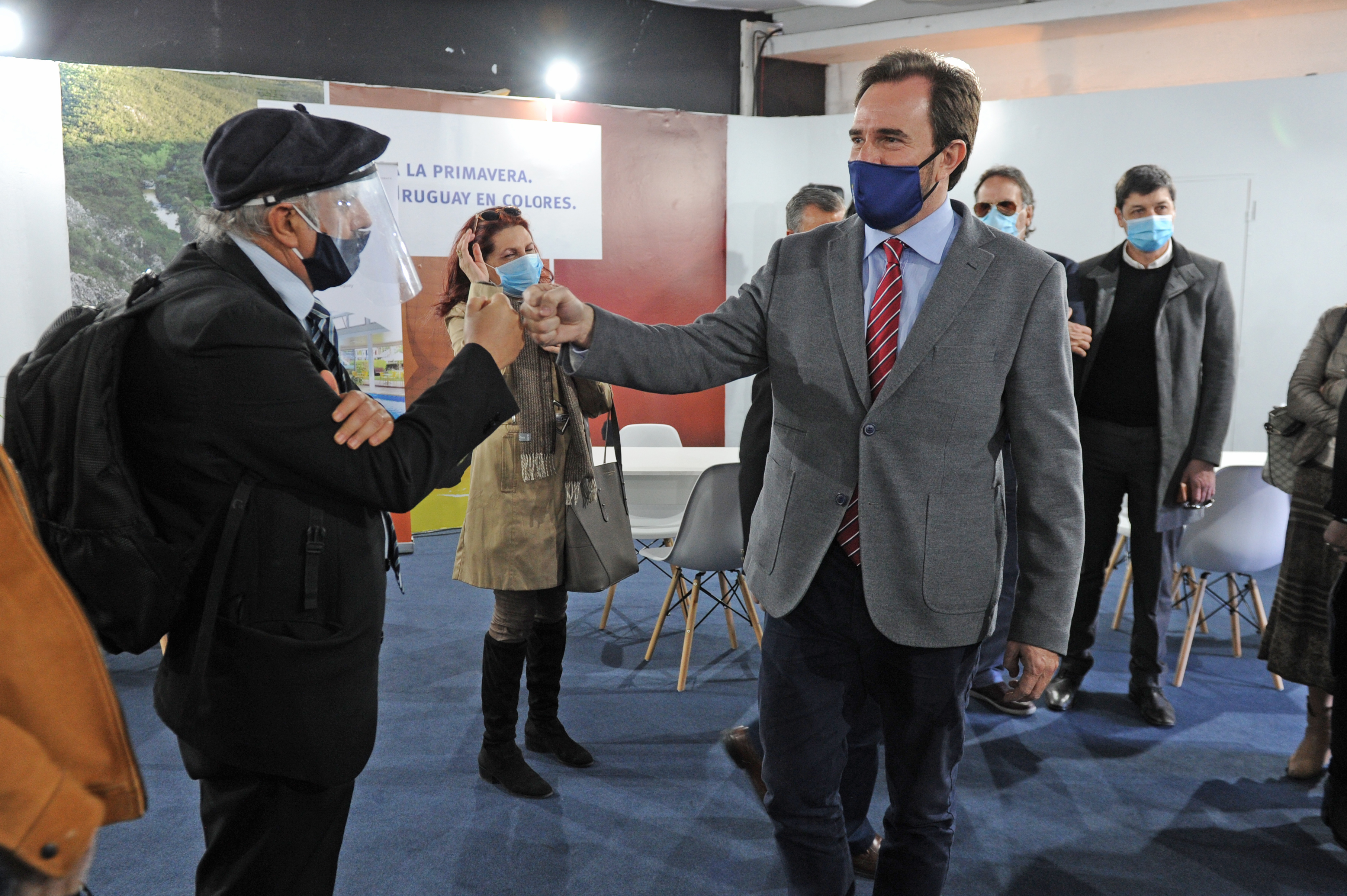 Ministro Cardoso en stand del Ministerio de Turismo en la Expo Prado 2020