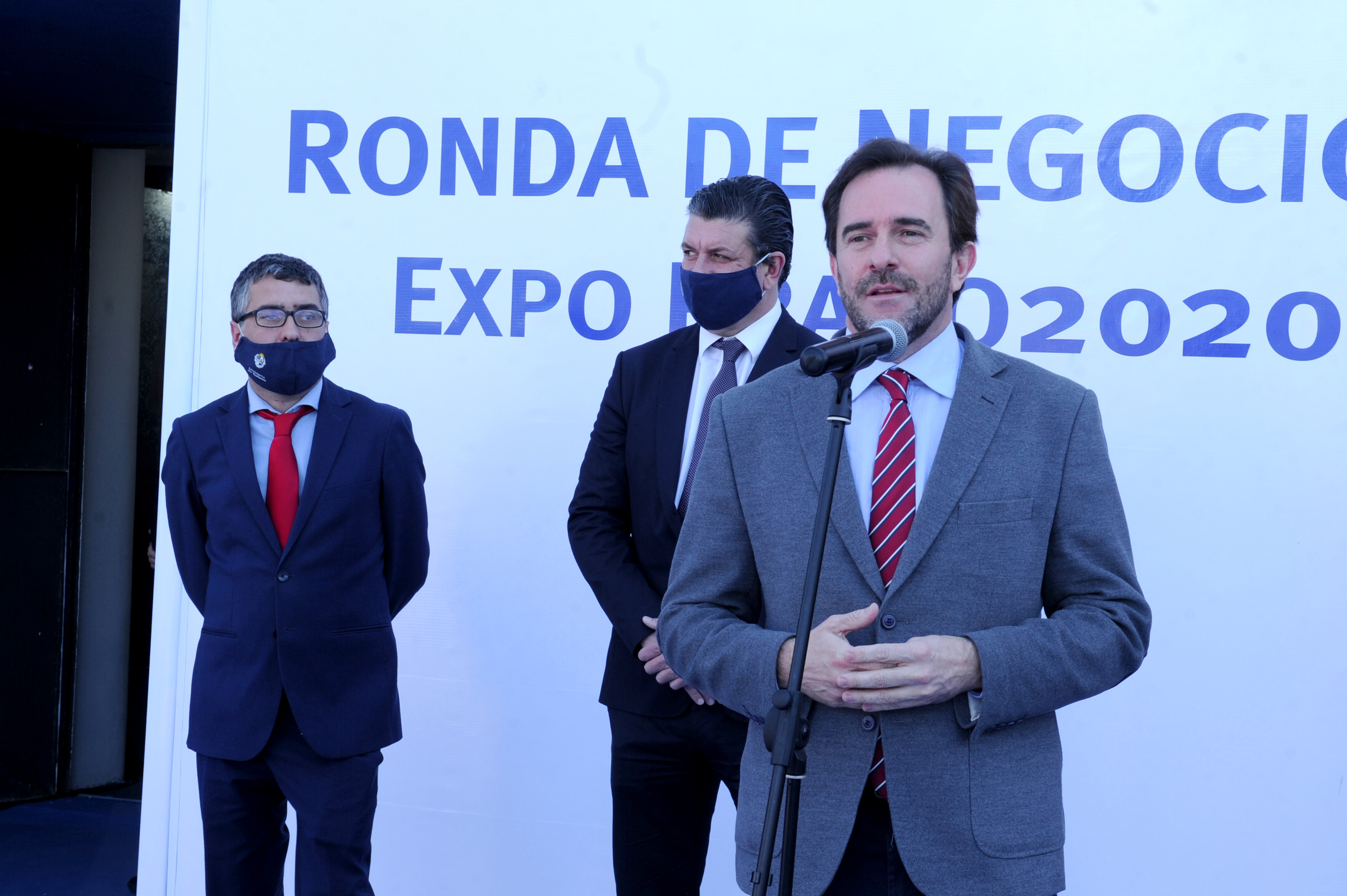 Ministro Cardoso en stand del Ministerio de Turismo en la Expo Prado 2020