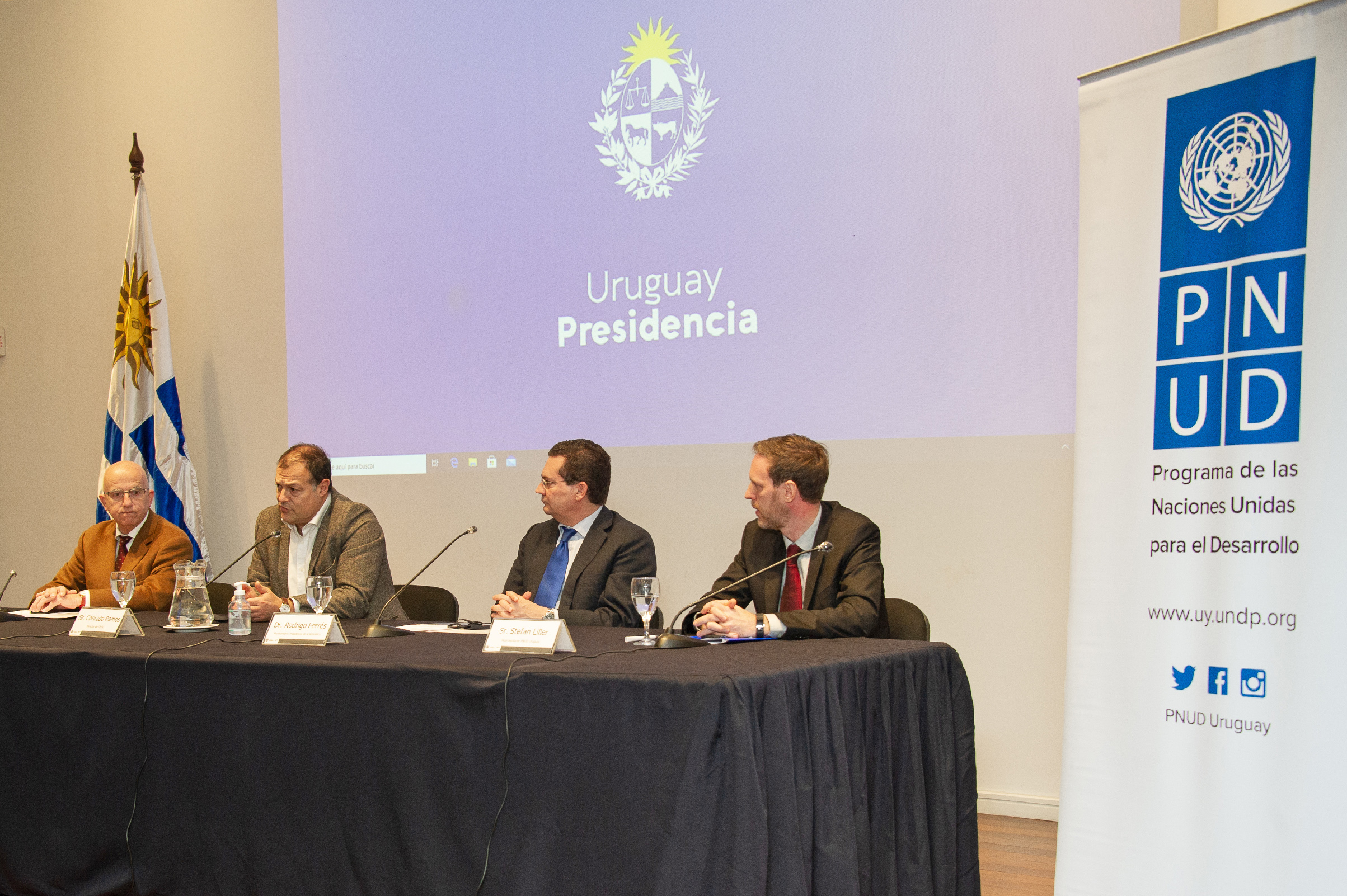 Director de la Oficina Nacional de Servicio Civil, Conrado Ramos, haciendo uso de la palabra