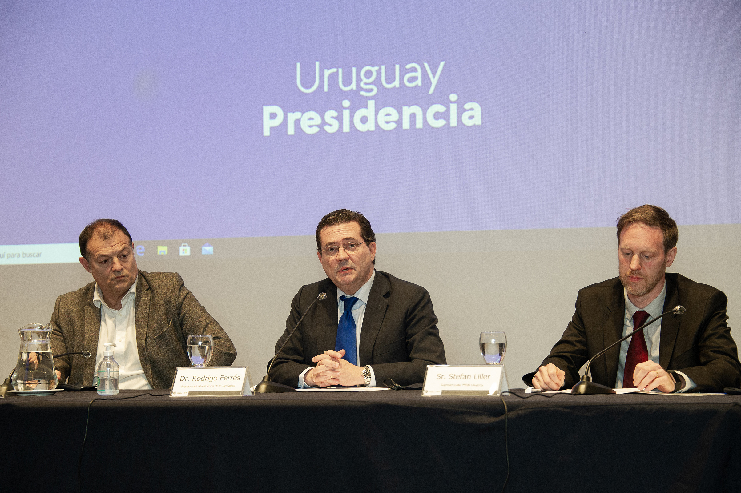 Prosecretario de Presidencia de la República, Rodrigo Ferrés, dirigiéndose a los presentes